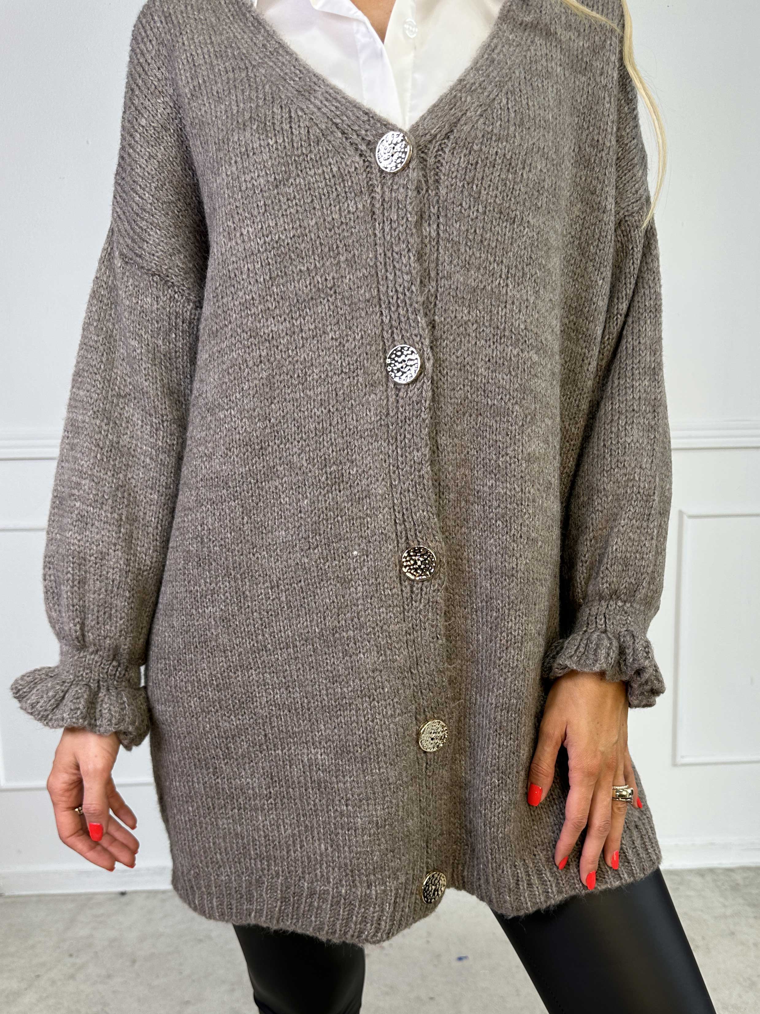 Celeste - Stickad kofta med guldknappar och söta volangärmar