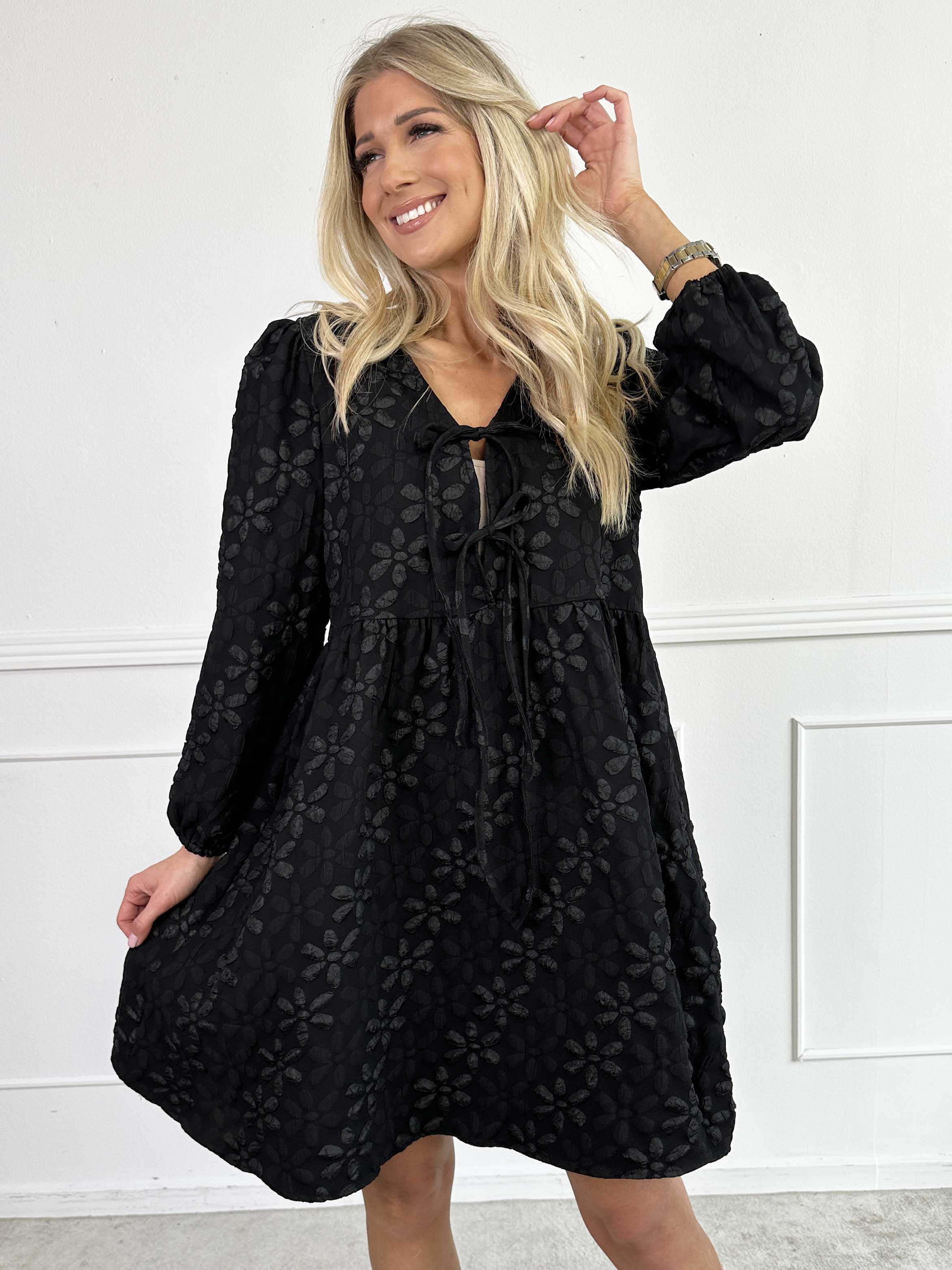 Cersei - Söt klänning med blommor och rosetter