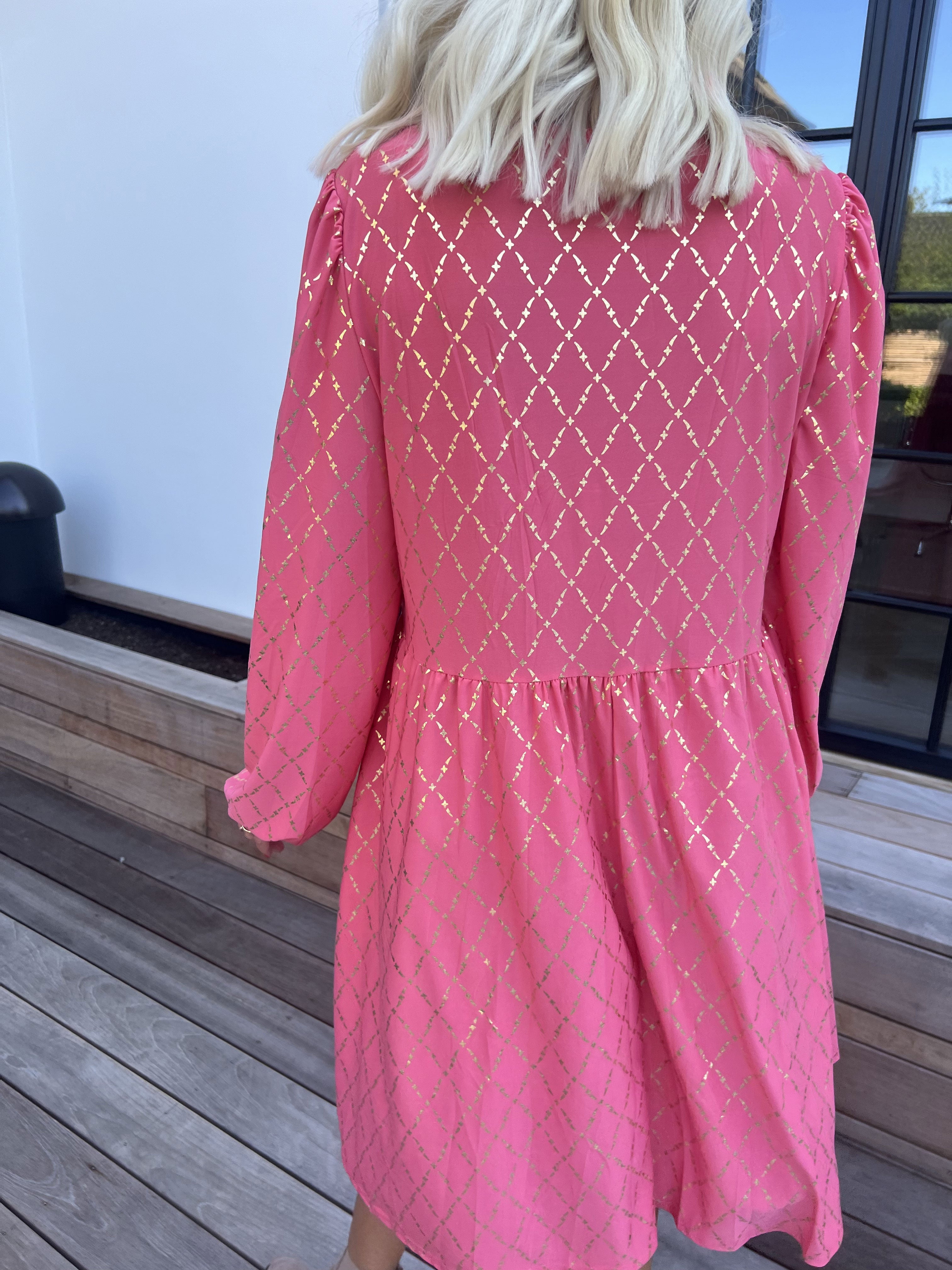 Cersei Gold Check - Babydoll klänning med guldfärgat mönster och rosetter