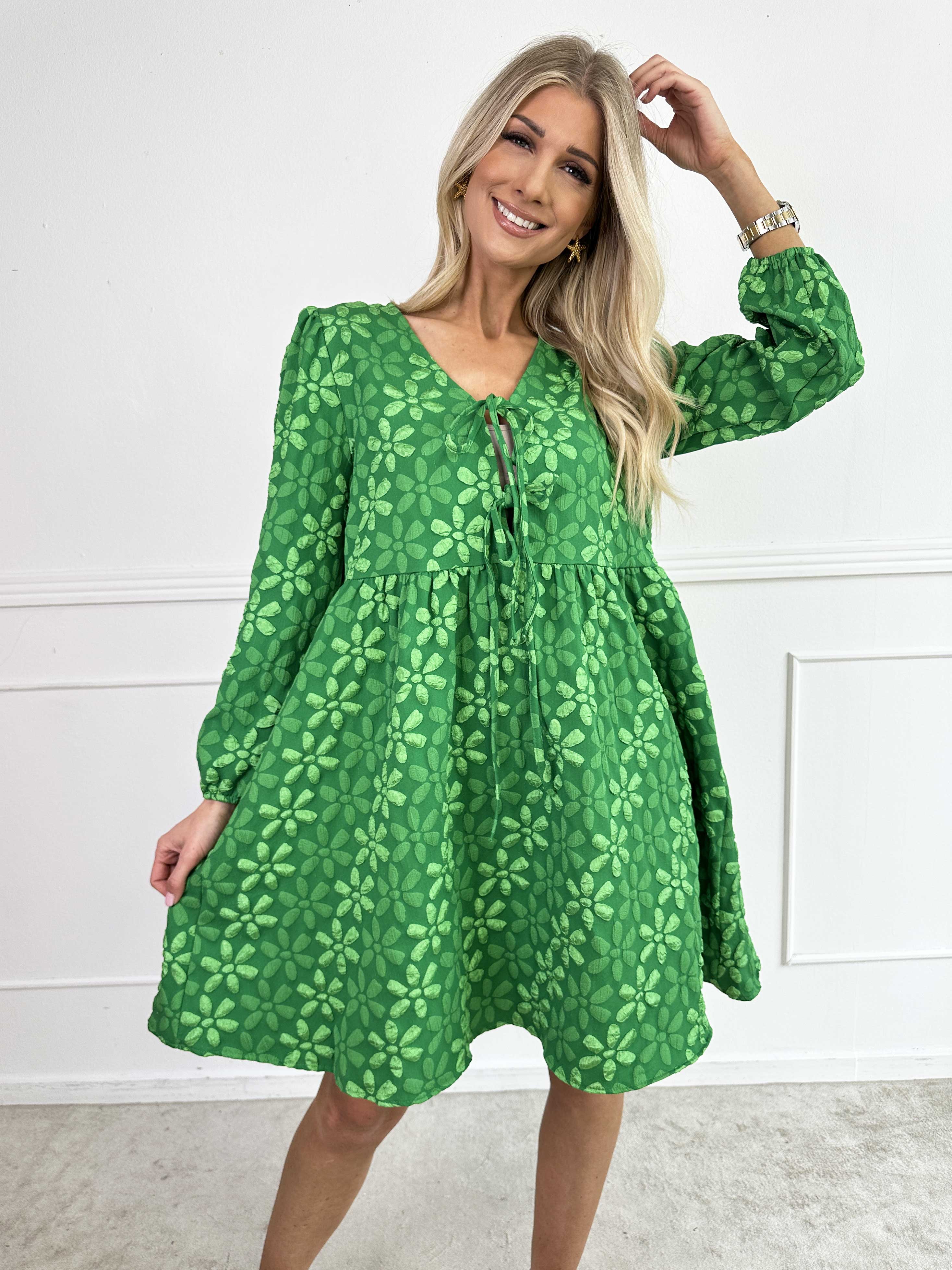 Cersei - Söt klänning med blommor och rosetter