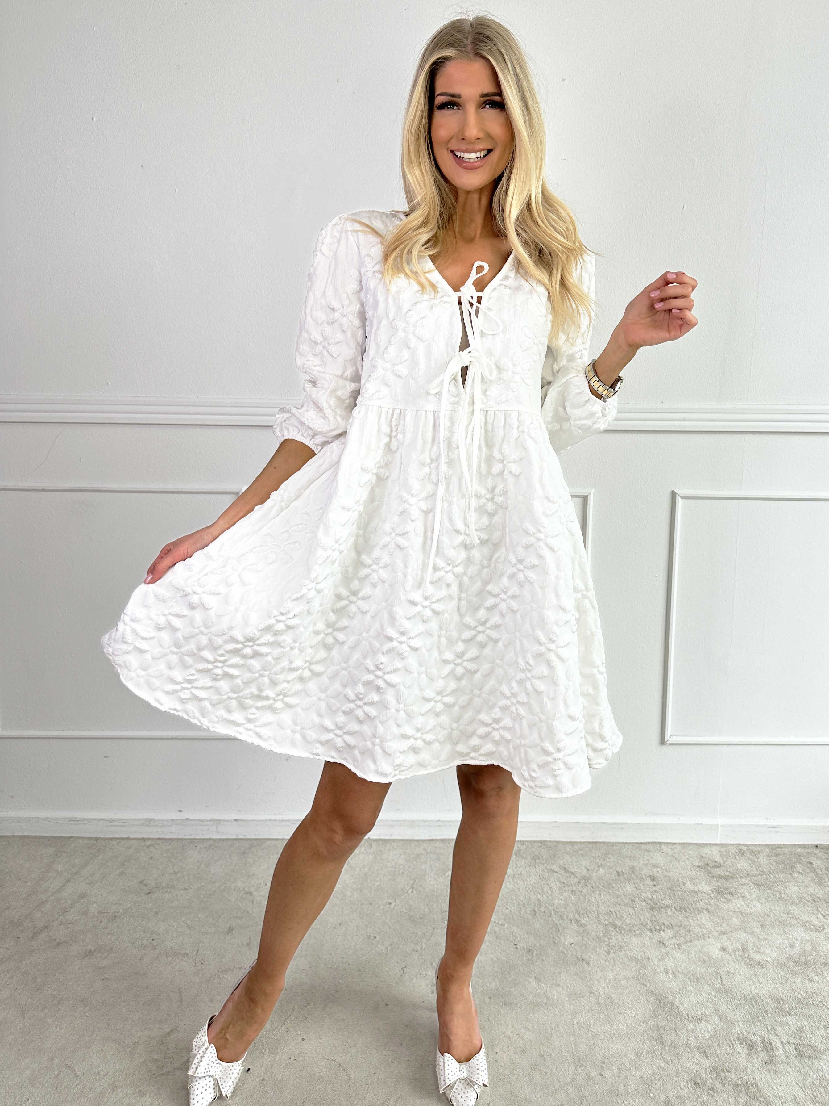 Cersei - Söt klänning med blommor och rosetter