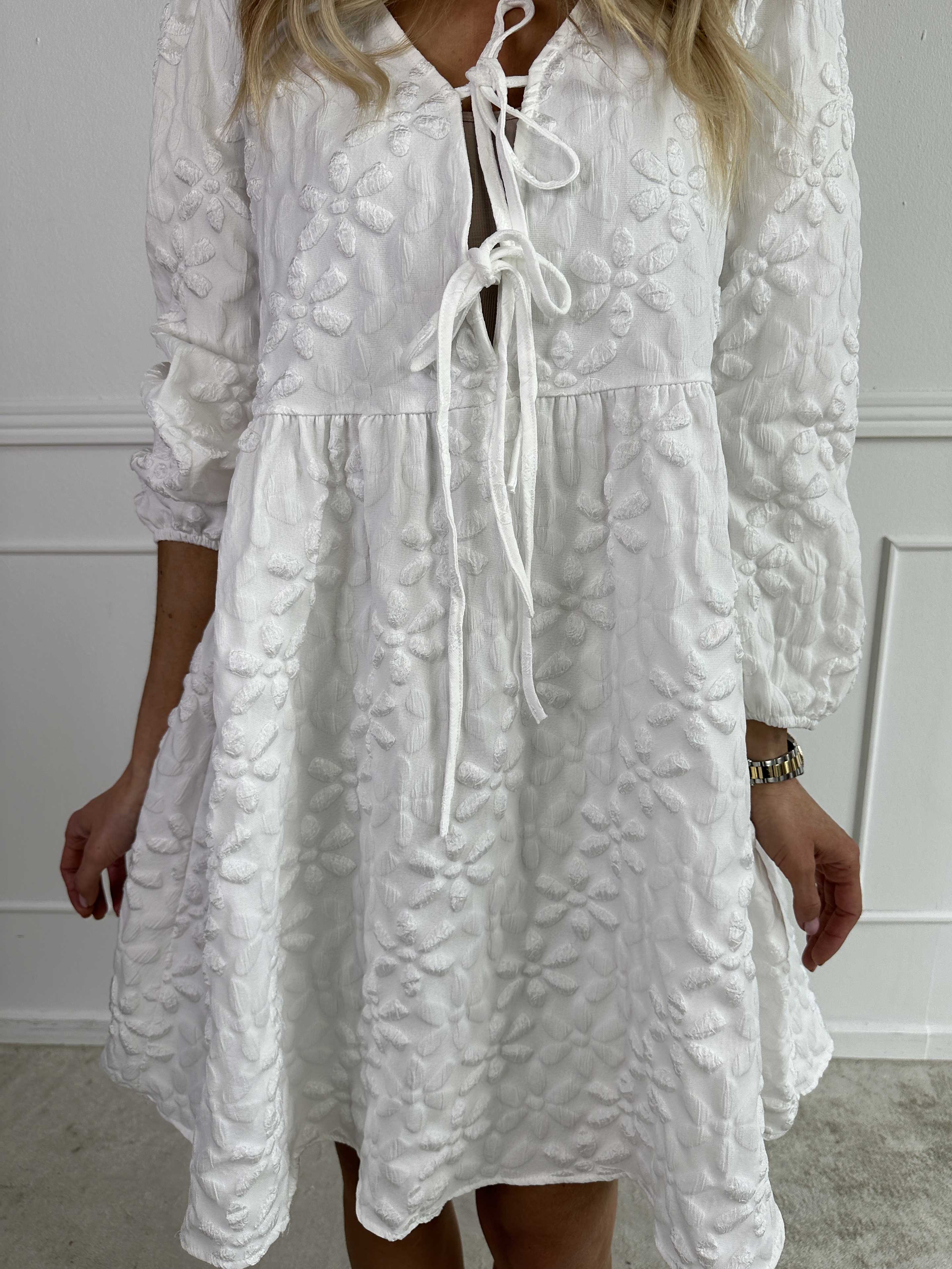 Cersei - Söt klänning med blommor och rosetter