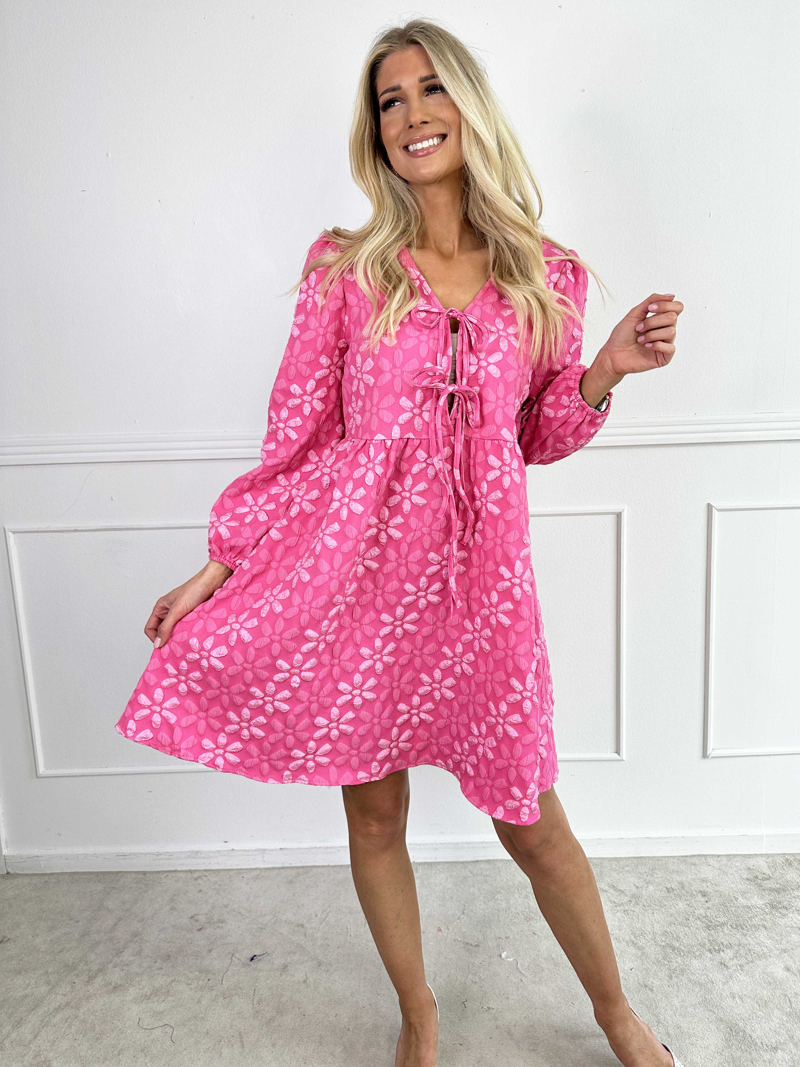 Cersei - Söt klänning med blommor och rosetter