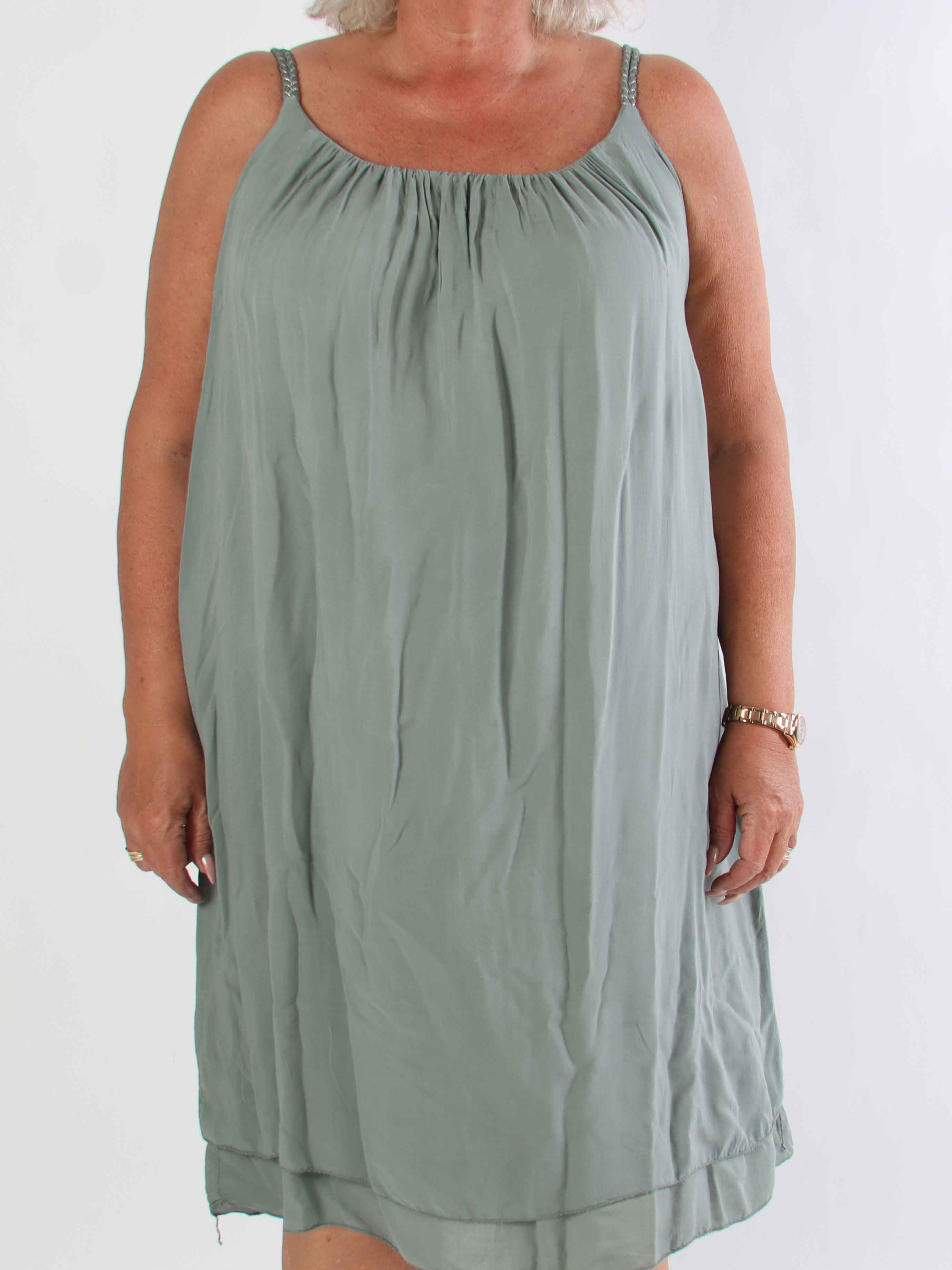 Chalkis - Plus size klänning i mjuk viskos med flätade axelremmar