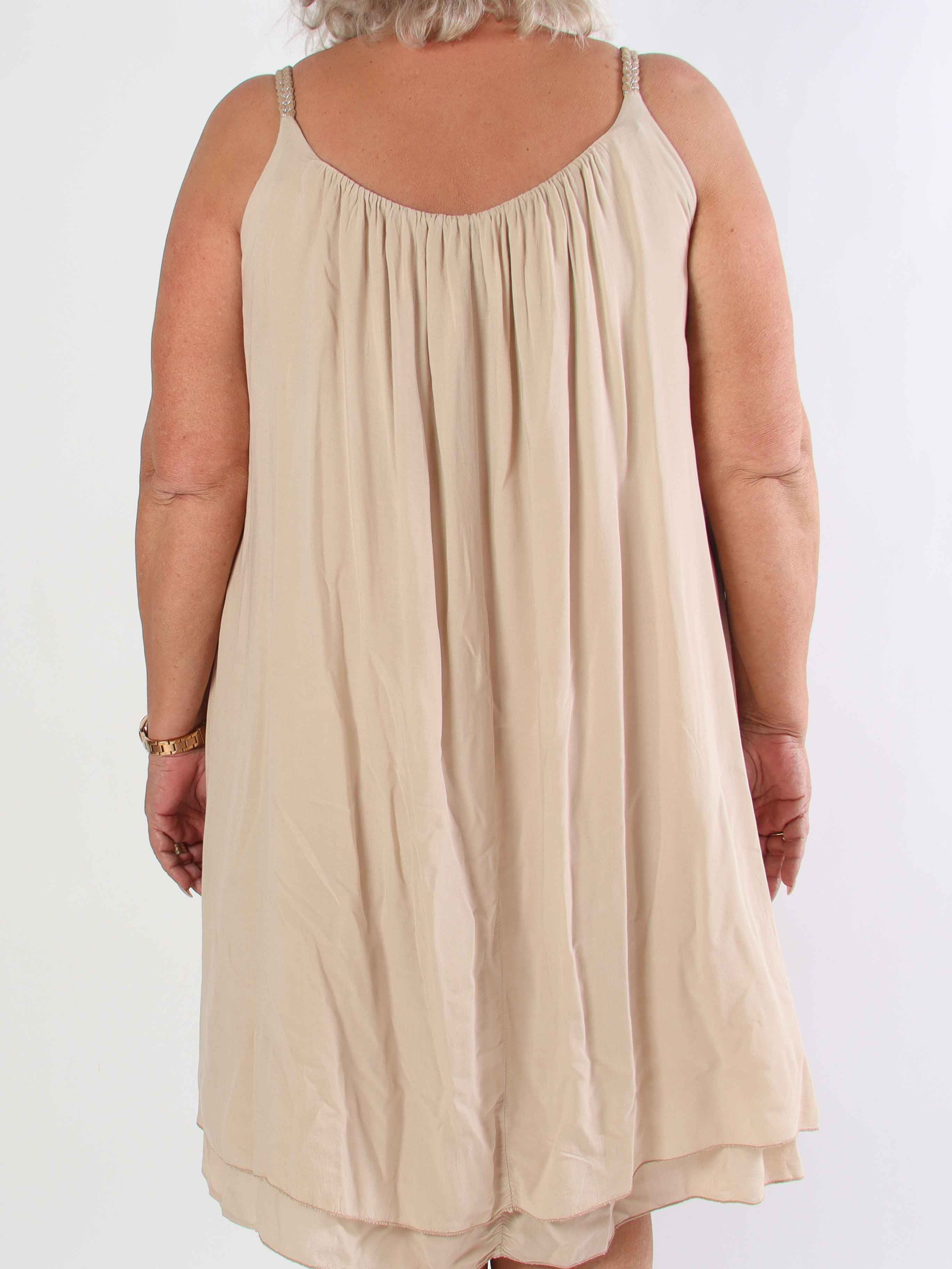 Chalkis - Plus size klänning i mjuk viskos med flätade axelremmar