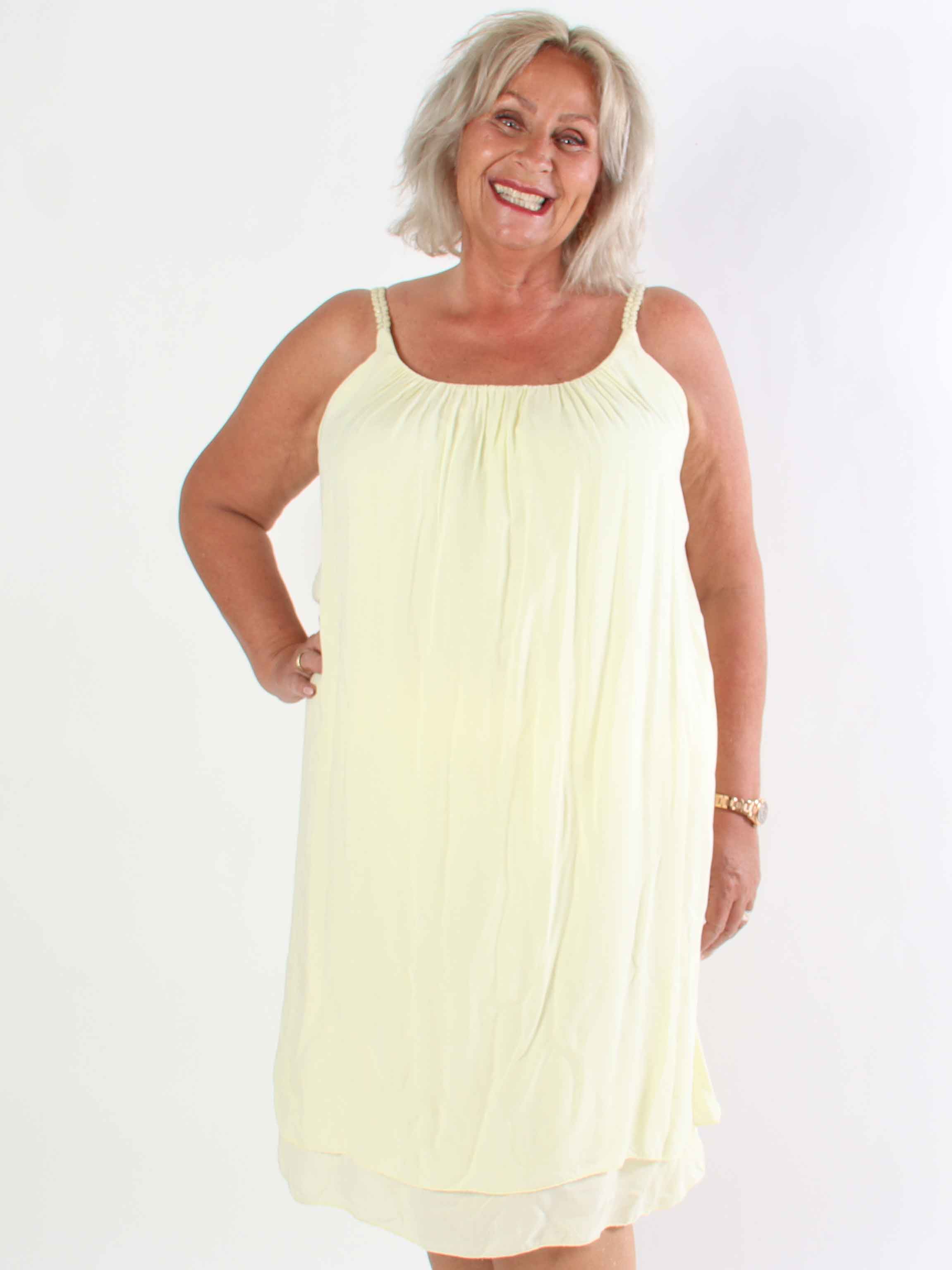 Chalkis - Plus size klänning i mjuk viskos med flätade axelremmar