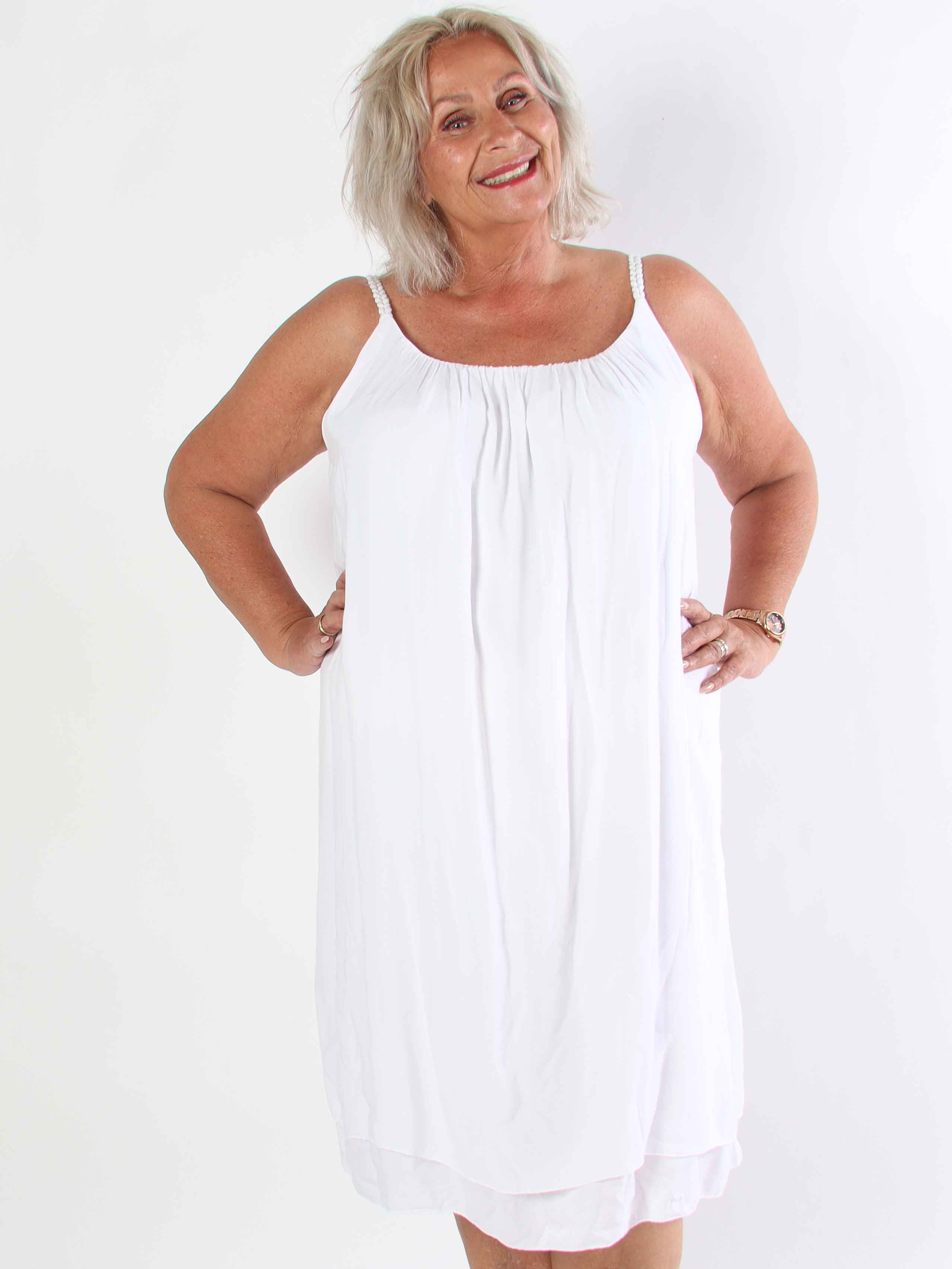 Chalkis - Plus size klänning i mjuk viskos med flätade axelremmar