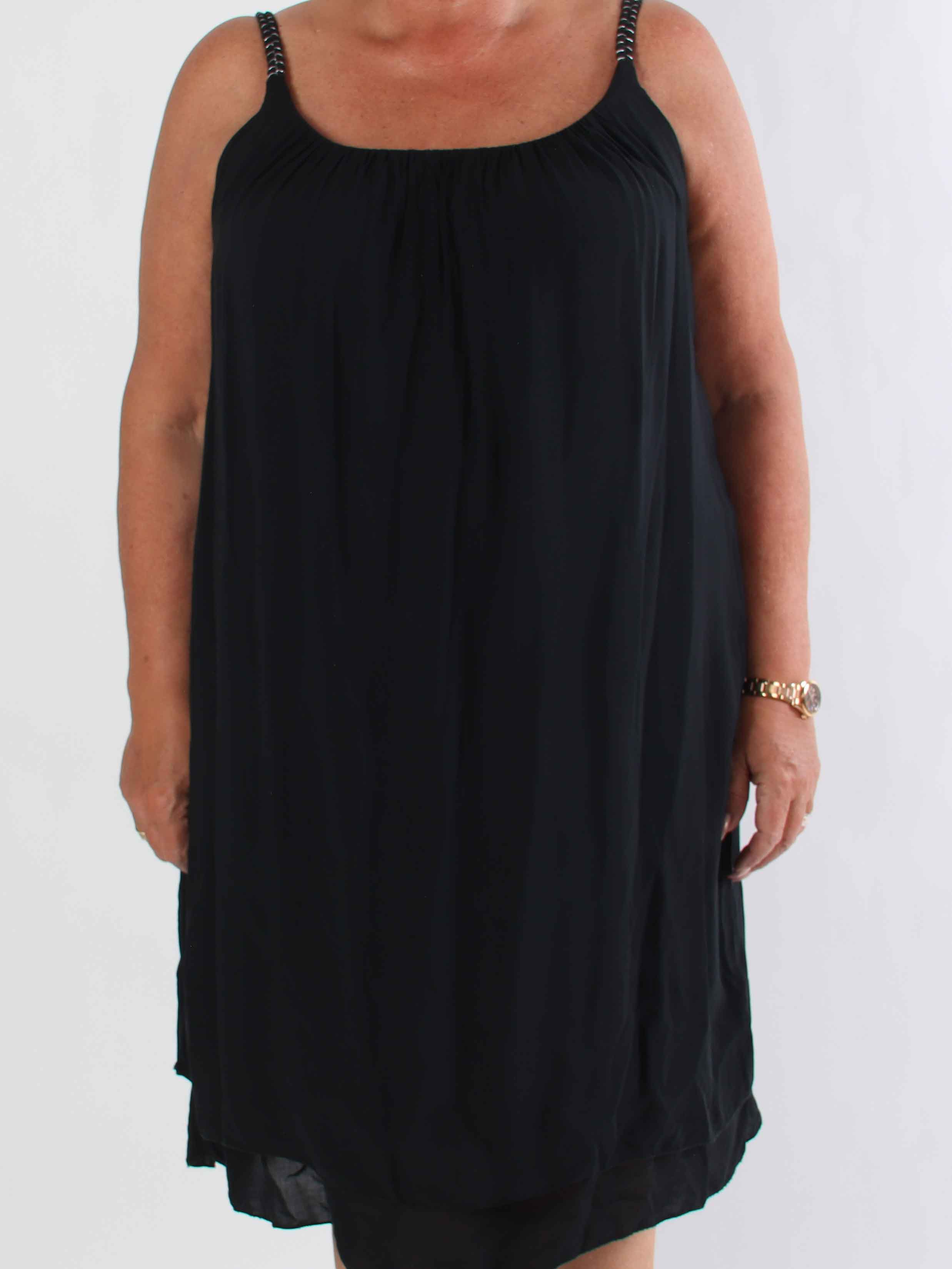 Chalkis - Plus size klänning i mjuk viskos med flätade axelremmar