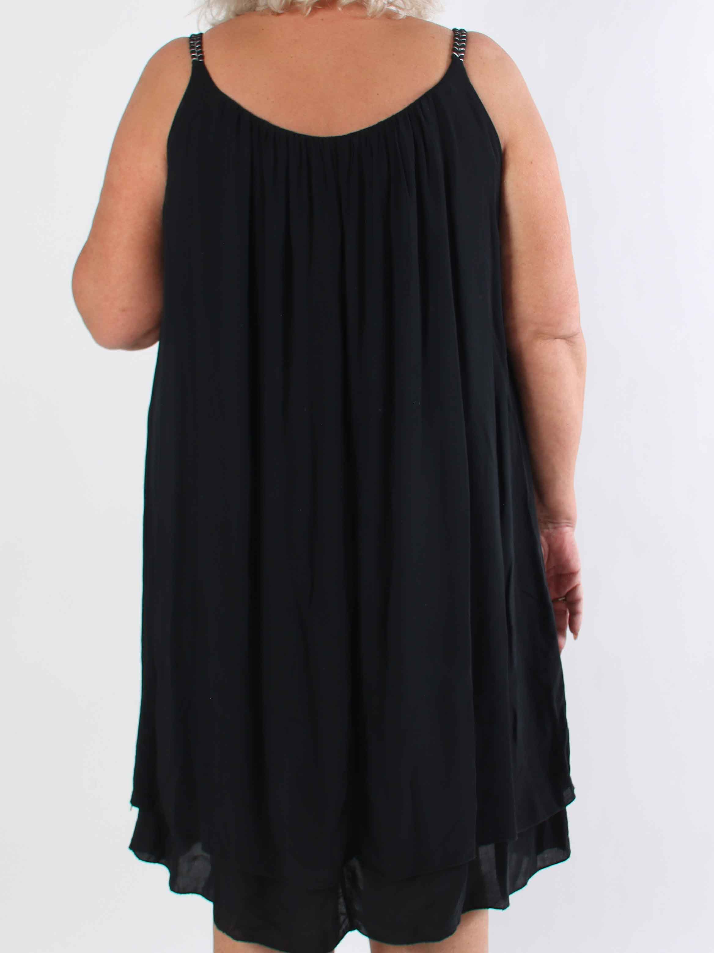 Chalkis - Plus size klänning i mjuk viskos med flätade axelremmar