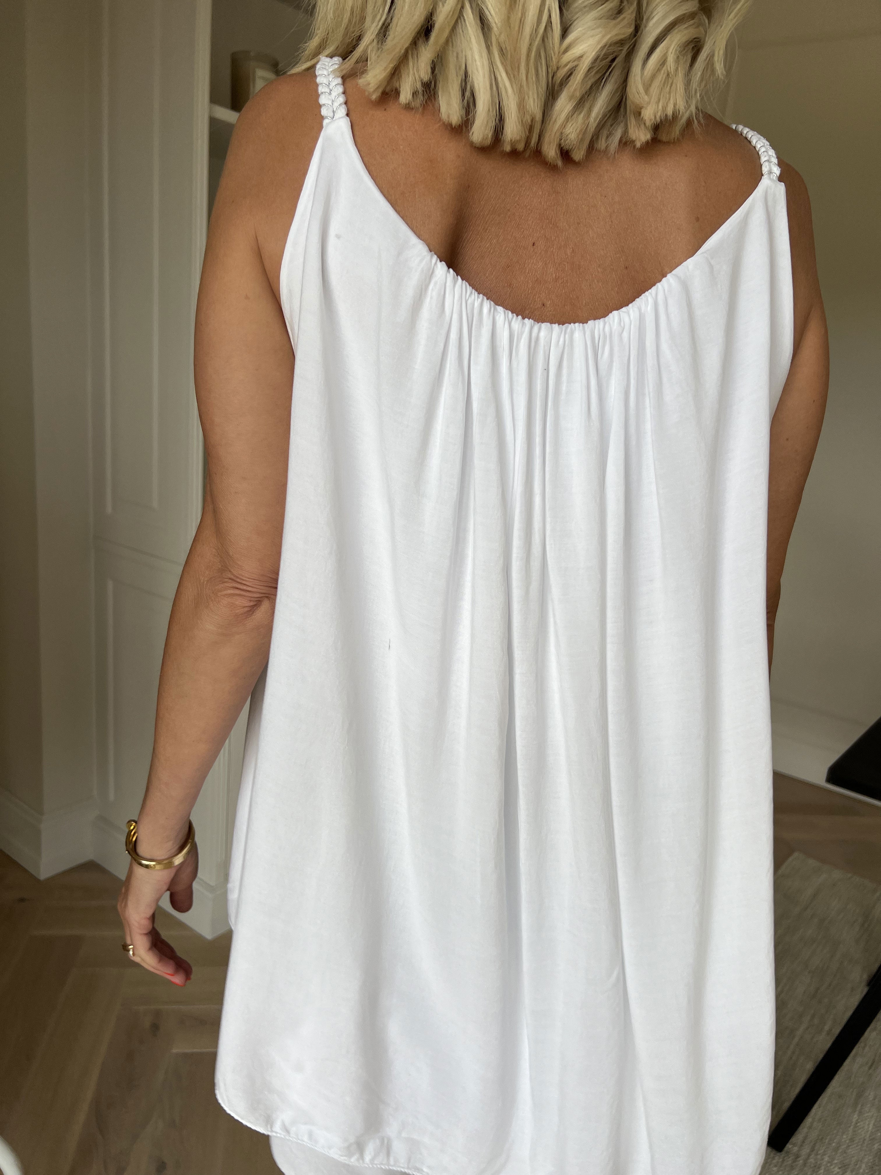 Chalkis Top - Topp i mjuk viskos med flätade axelband