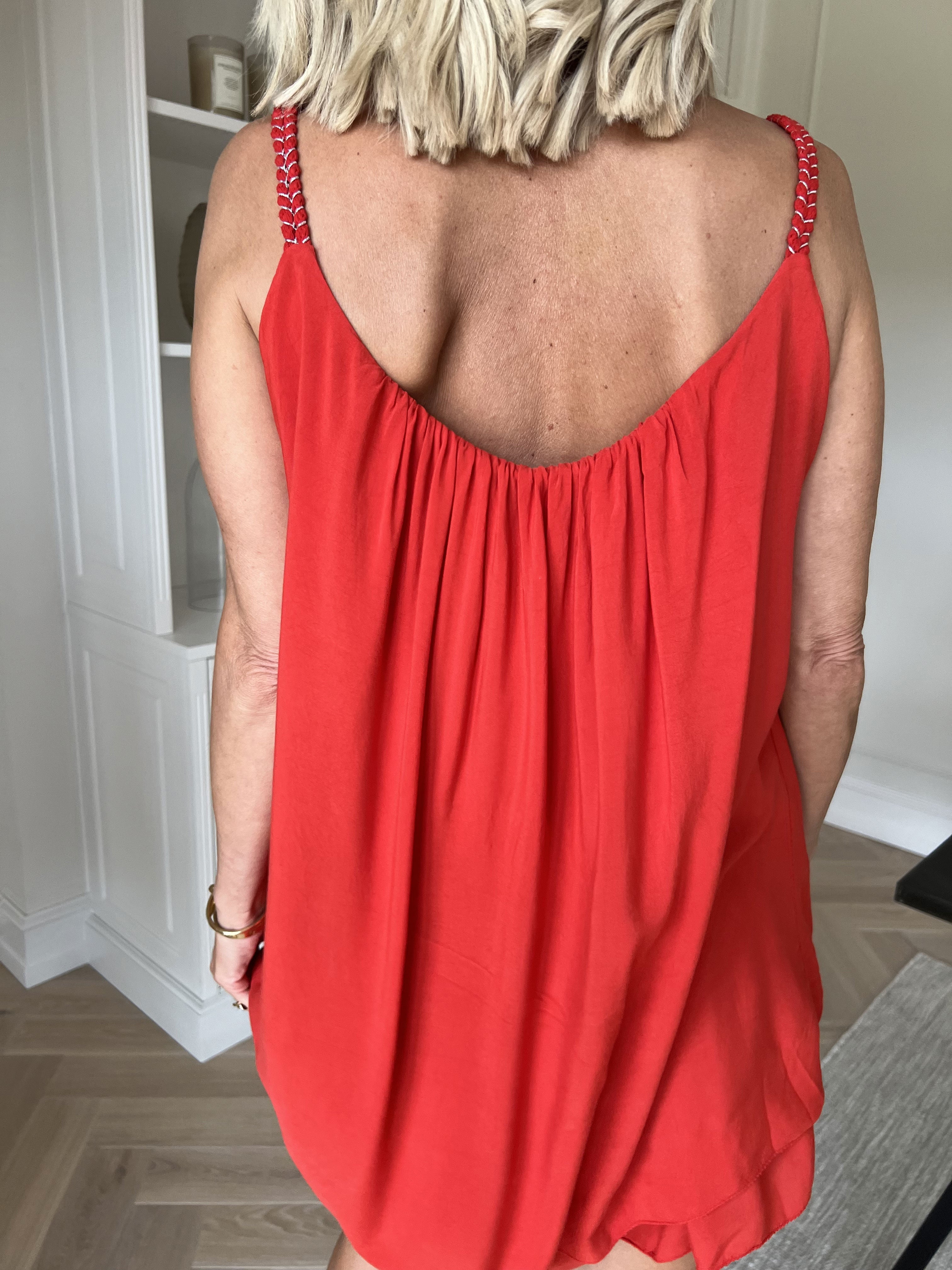 Chalkis Top - Topp i mjuk viskos med flätade axelband