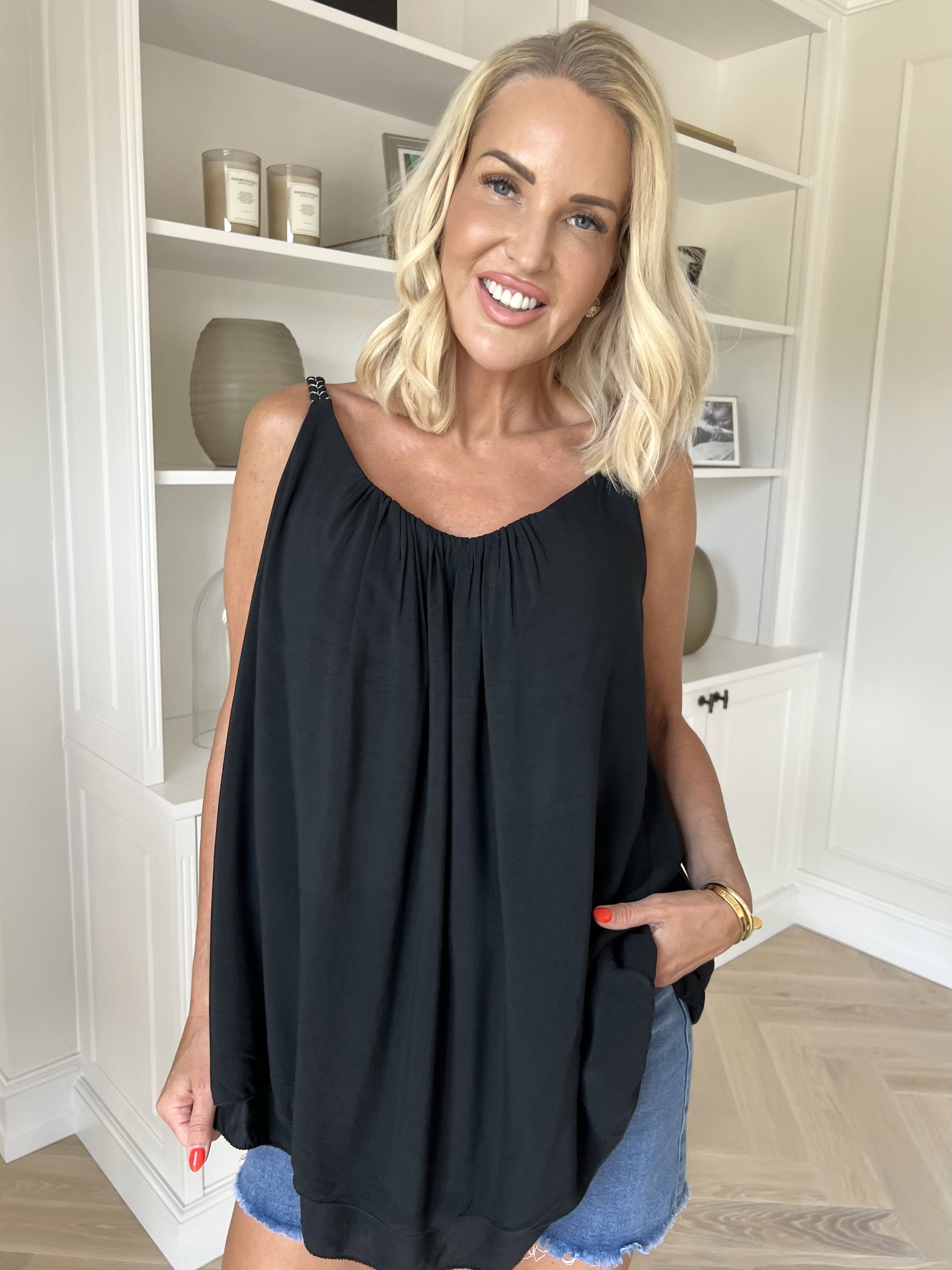 Chalkis Top - Topp i mjuk viskos med flätade axelband