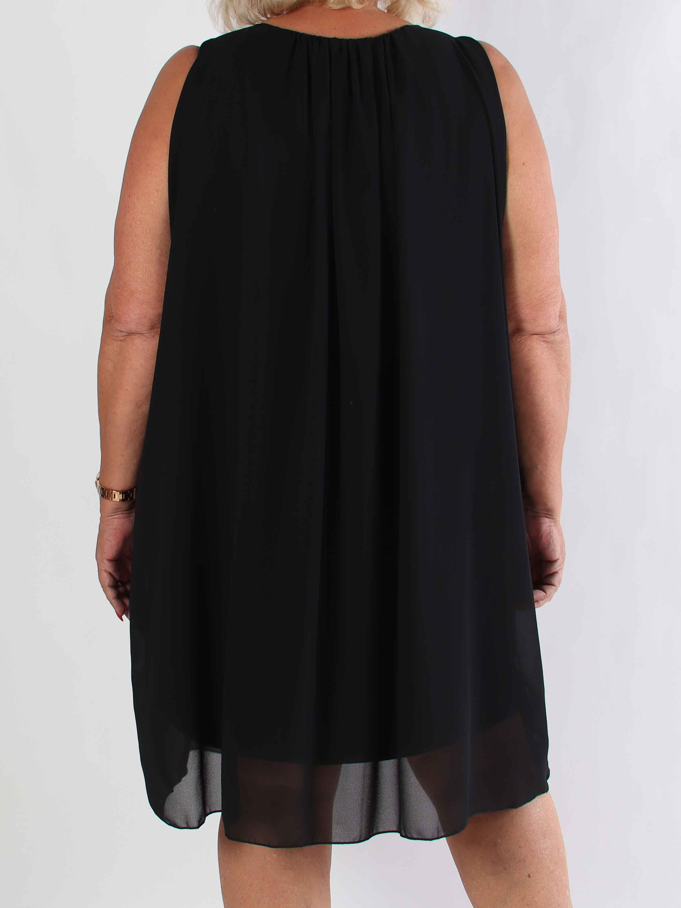 Chanelli - Sød plus size kjole med chiffon flæselag