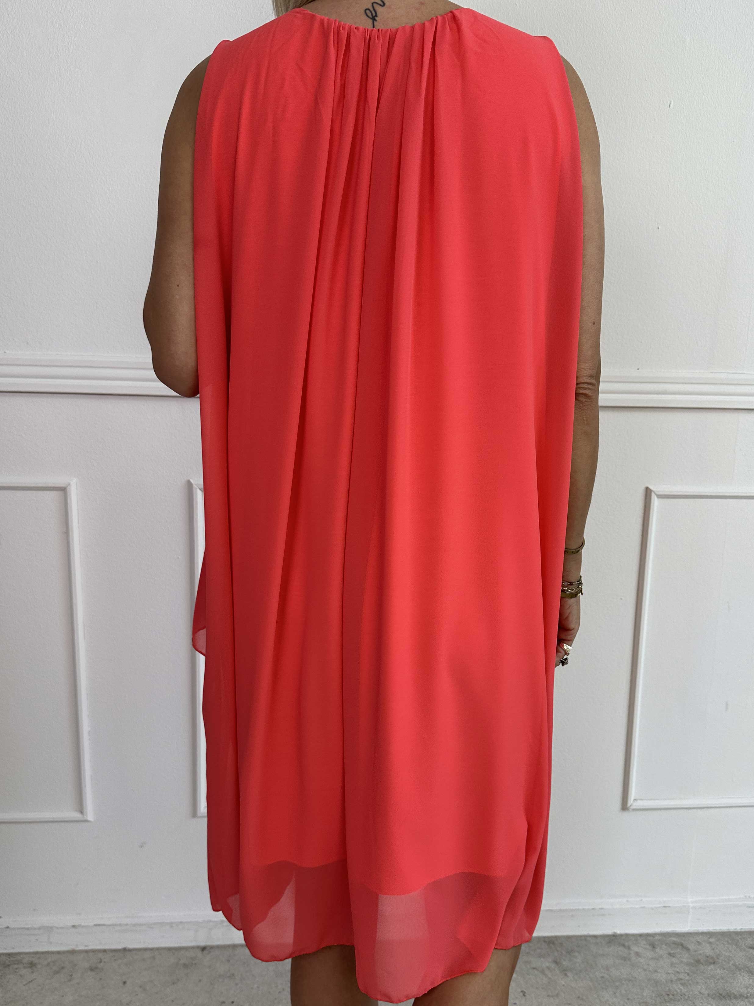 Chanelli - Sød kjole med chiffon flæselag