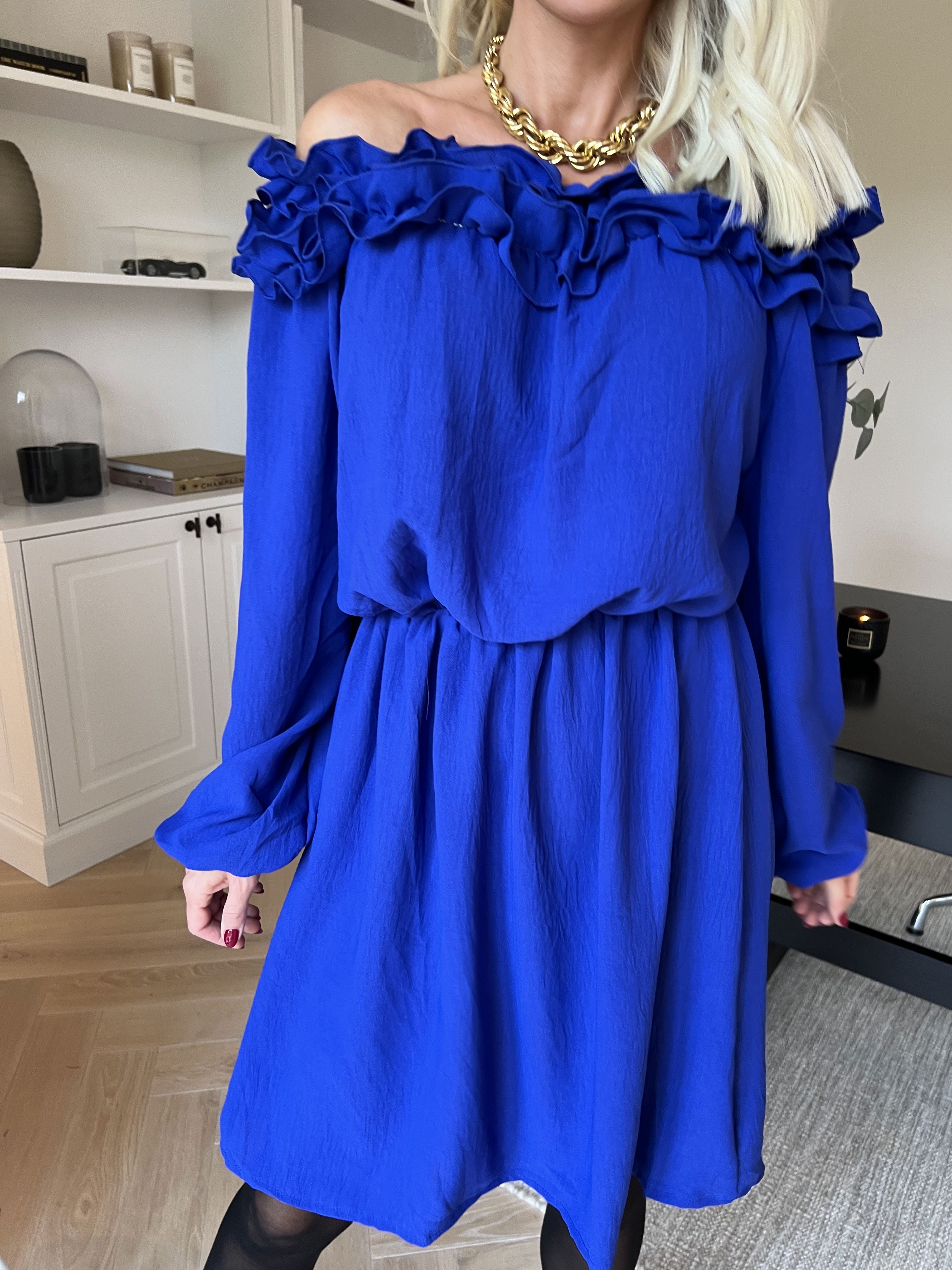 Chili Fitted Dress - Söt klänning med volangkant och resår i midjan