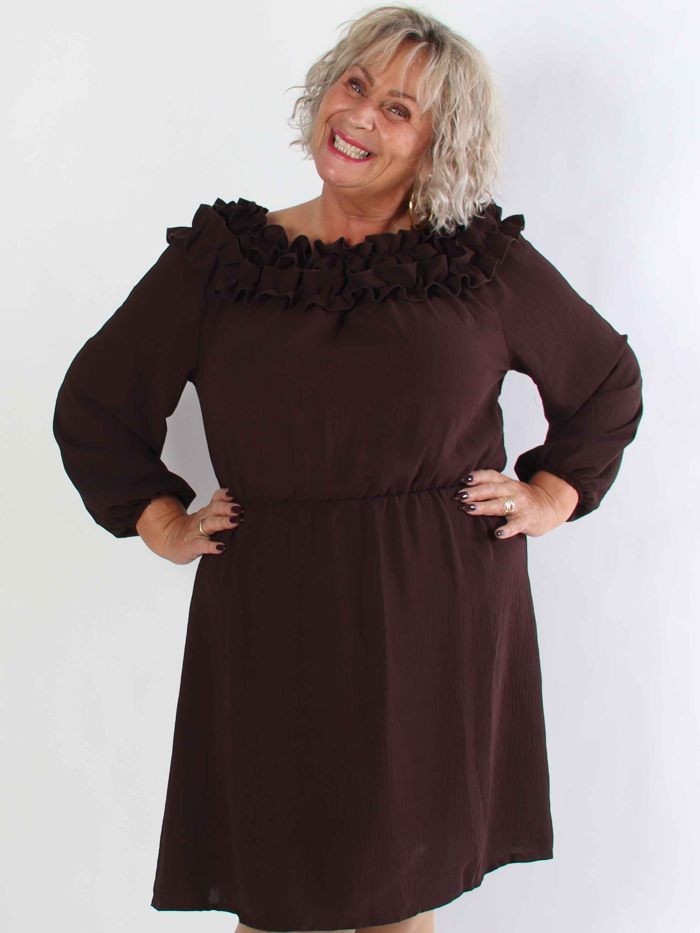 Chili Fitted Dress - Plus size klänning med volangkant och resår i midjan