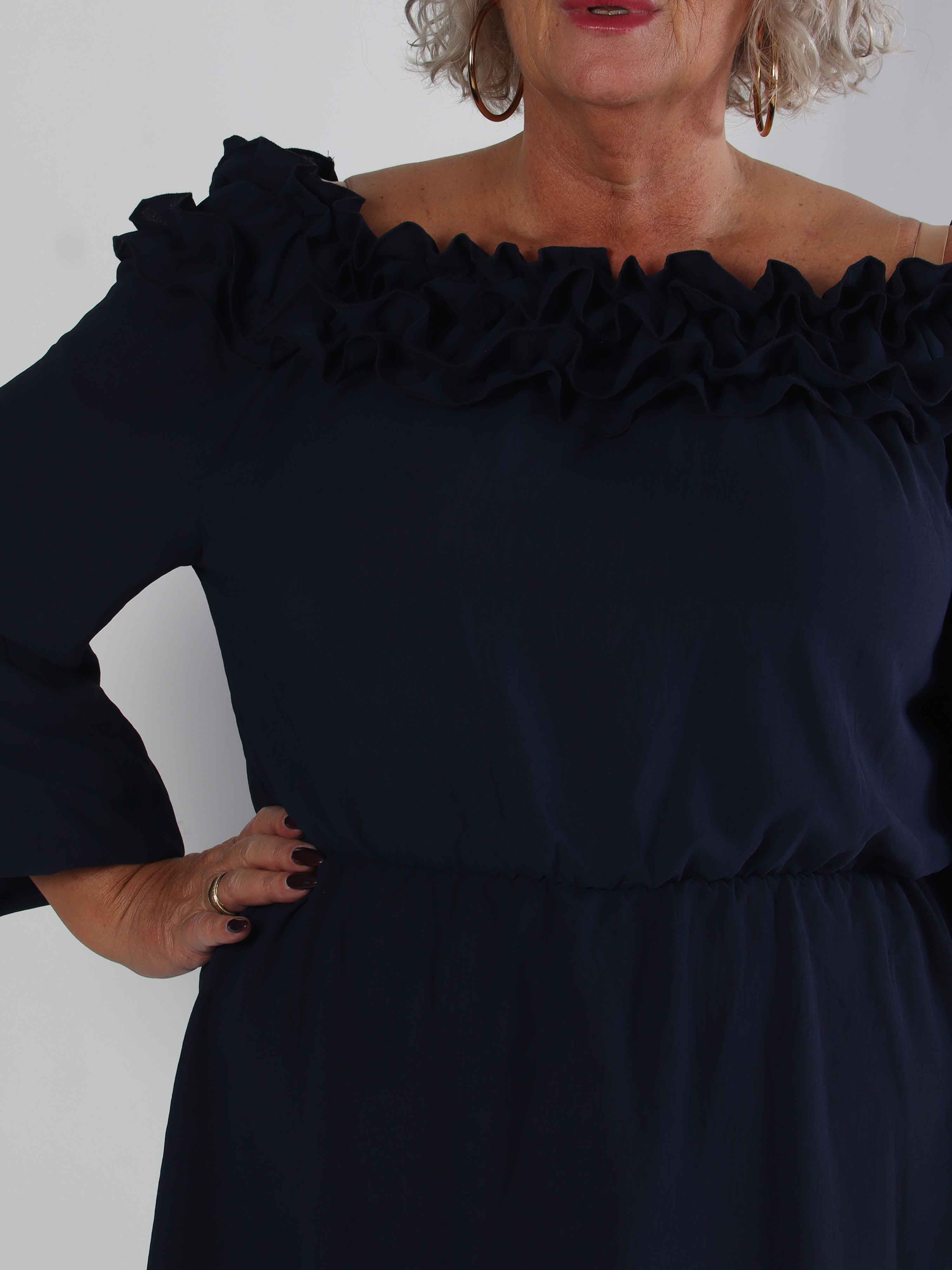 Chili Fitted Dress - Plus size klänning med volangkant och resår i midjan