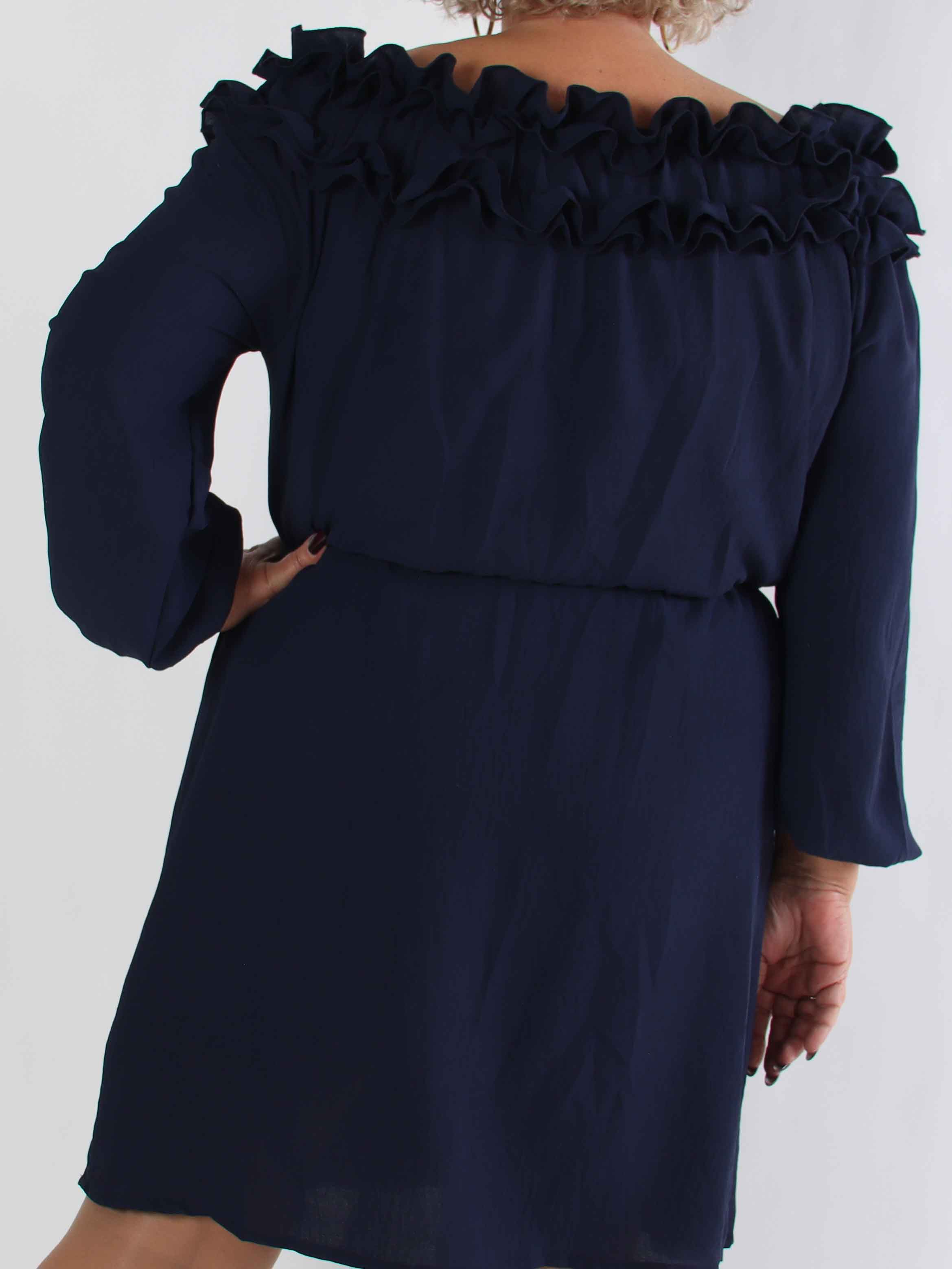 Chili Fitted Dress - Plus size klänning med volangkant och resår i midjan