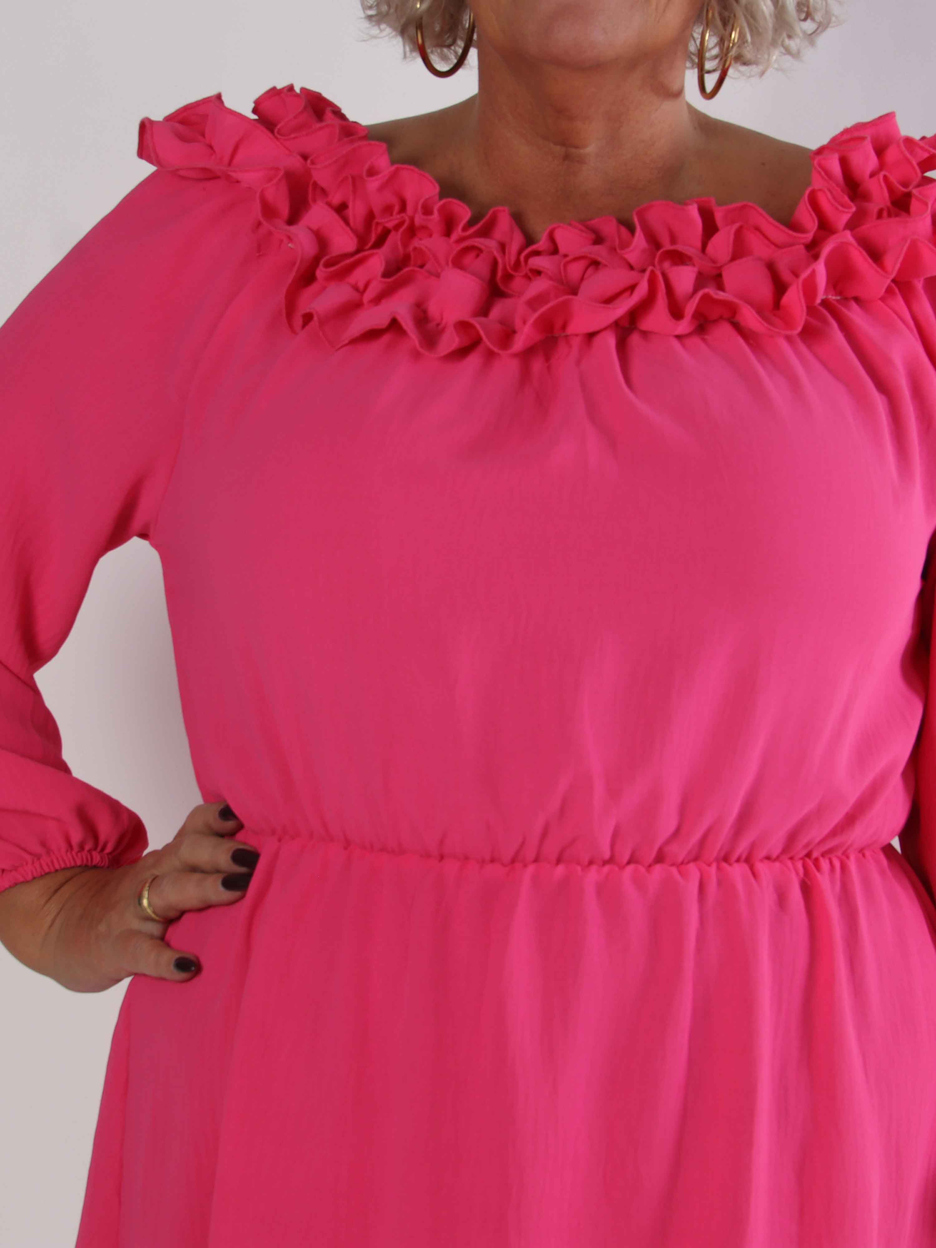 Chili Fitted Dress - Plus size klänning med volangkant och resår i midjan