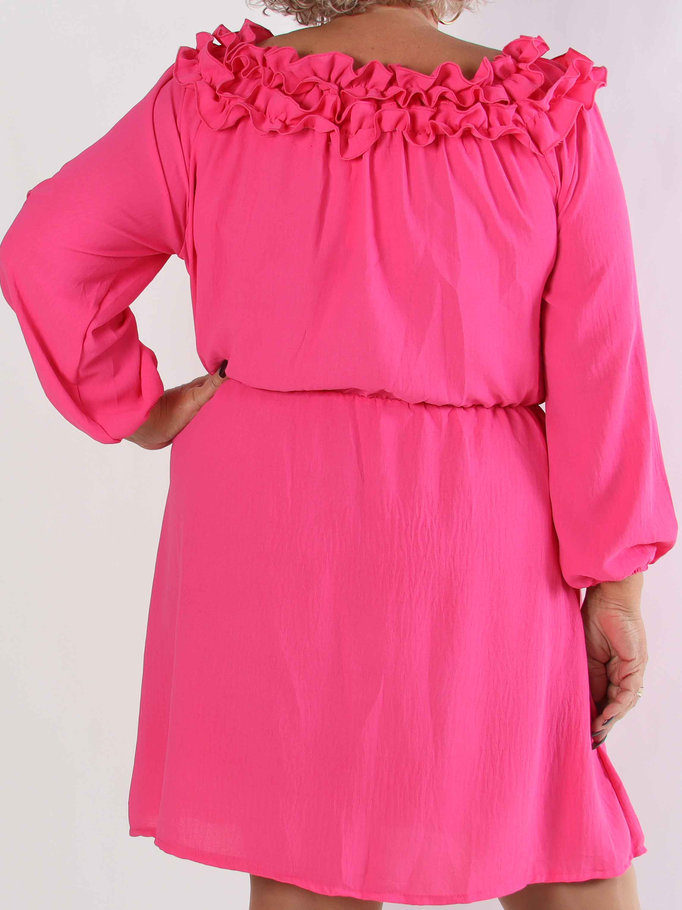 Chili Fitted Dress - Plus size klänning med volangkant och resår i midjan