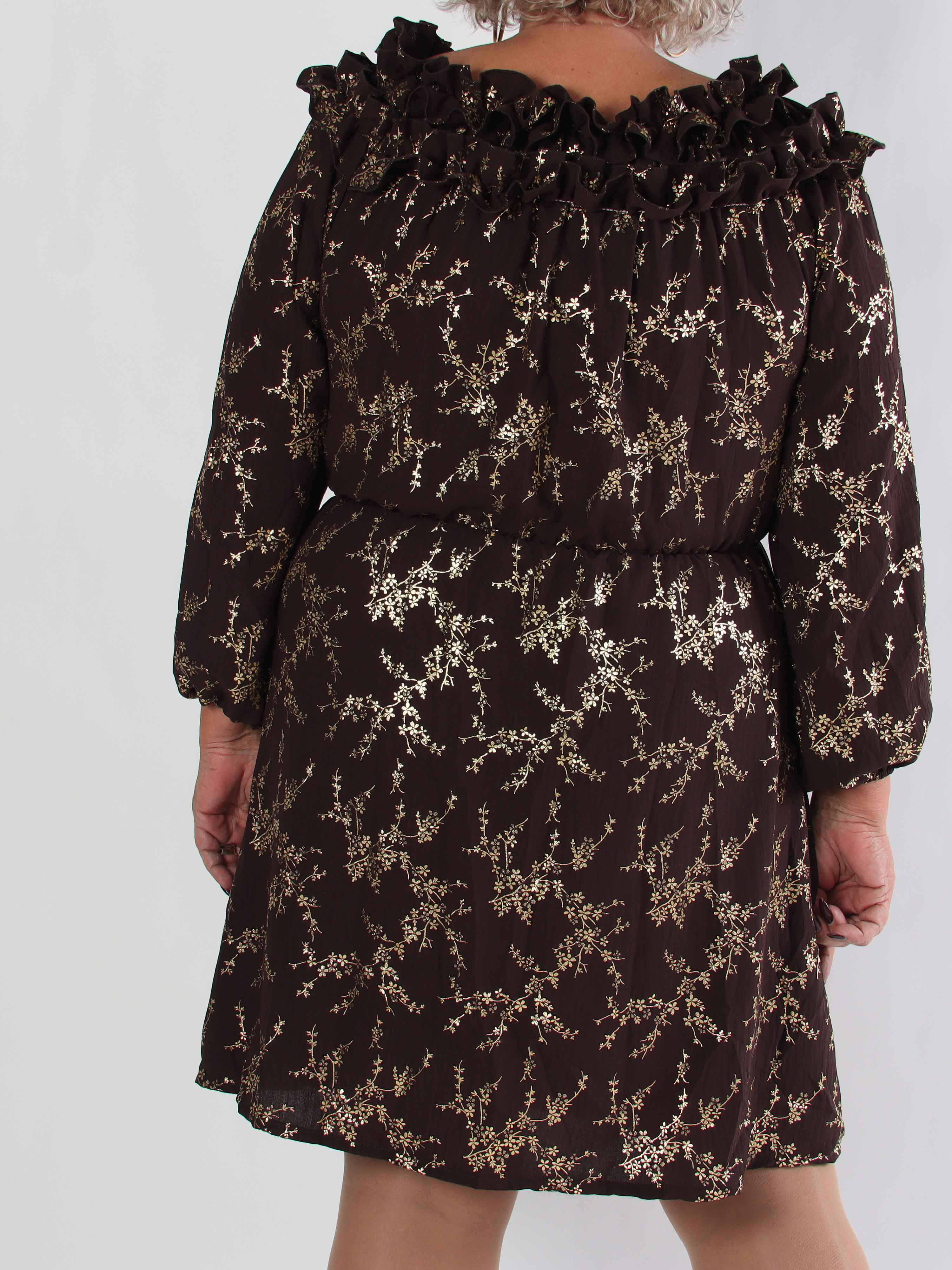 Chili Gold Fitted Dress - Plus size klänning i guldtryck med volangkant och resår i midjan