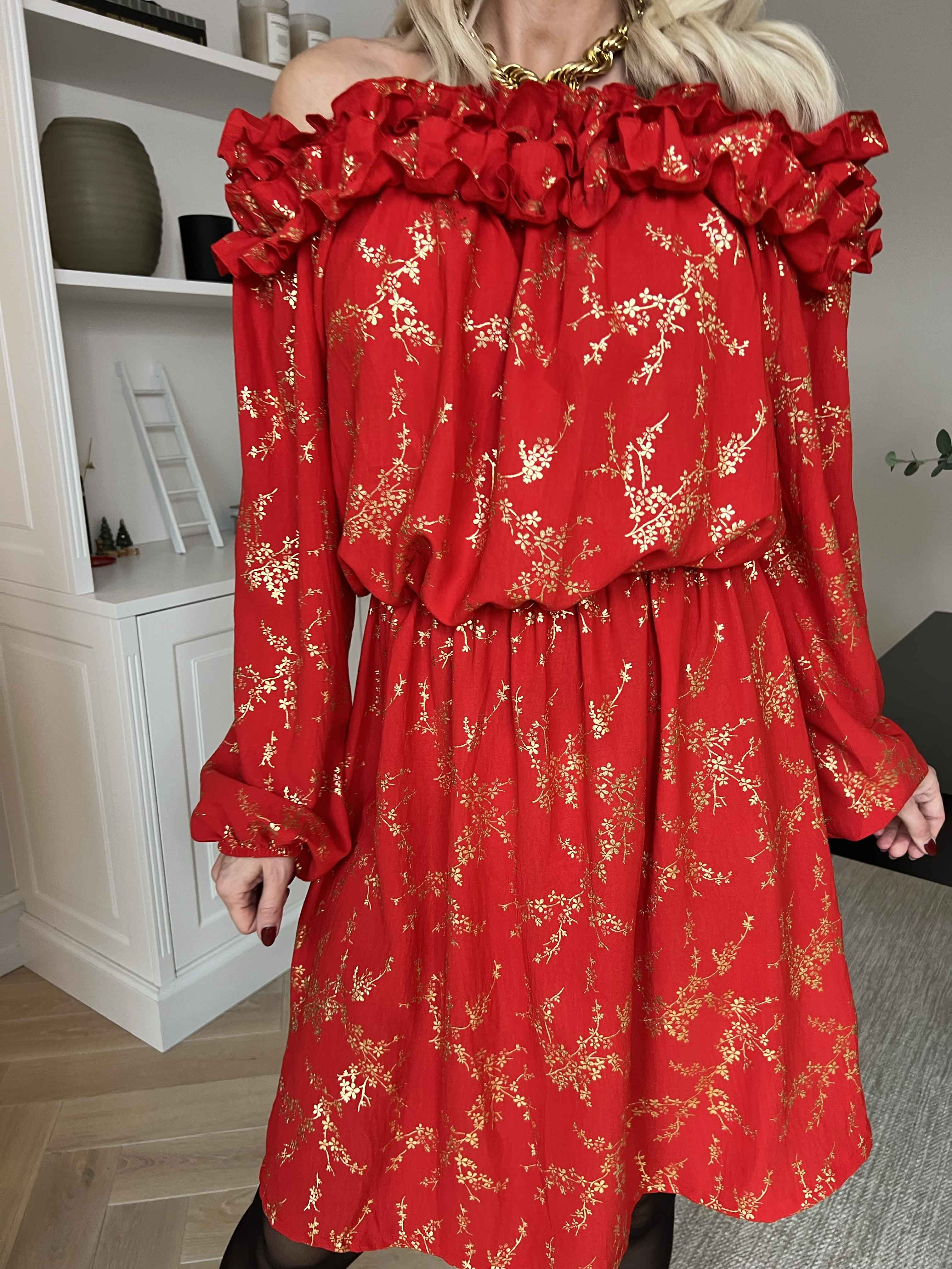 Chili Gold Fitted Dress - Klänning i guldtryck med volangkant och resår i midjan