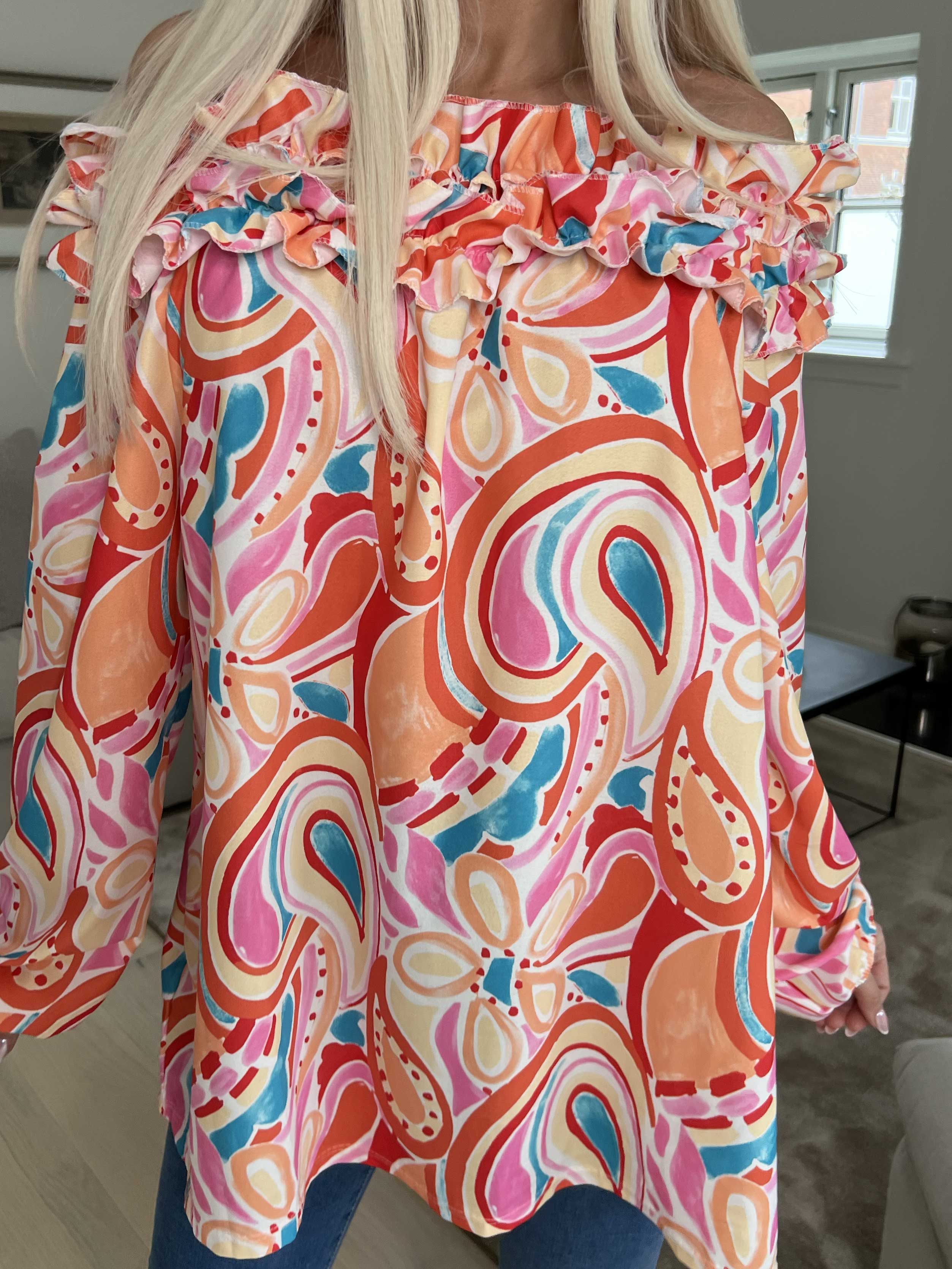 Chili Pattern - Långärmad mönstrad tunika med volanger