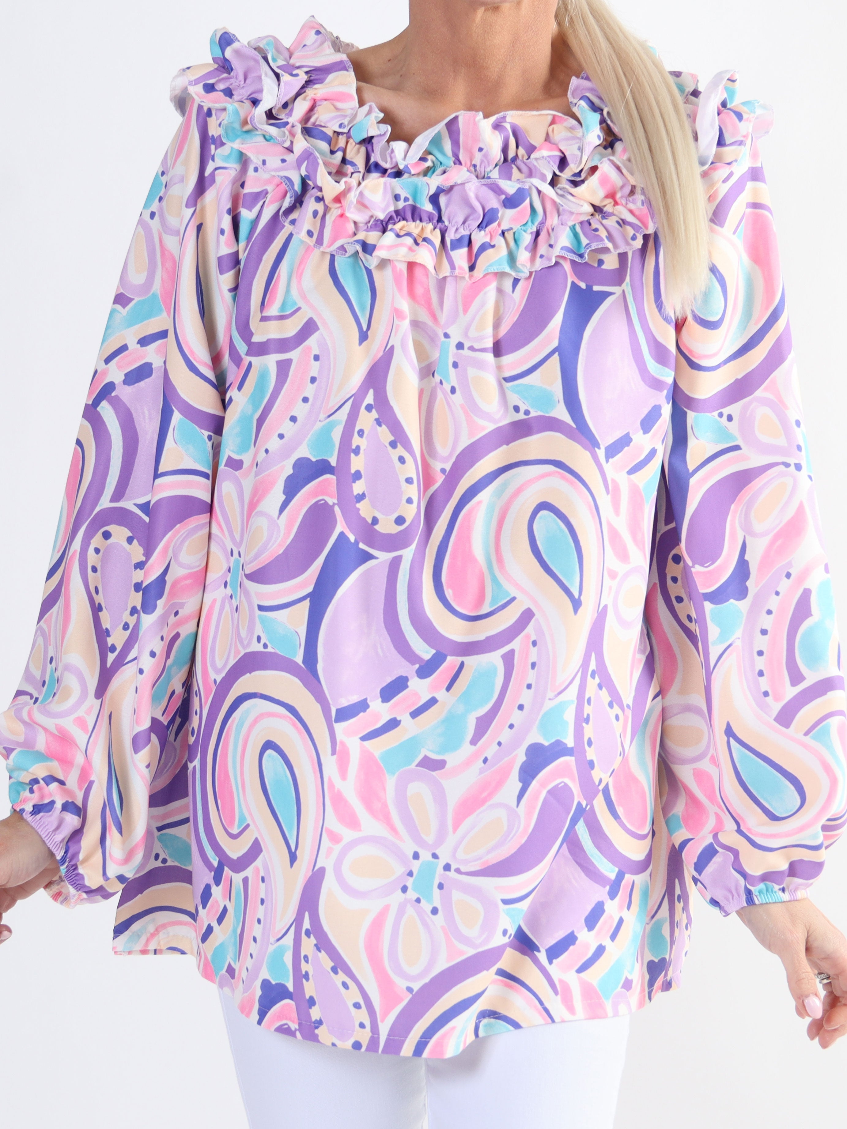 Chili Pattern - Långärmad mönstrad tunika i plus size med volanger