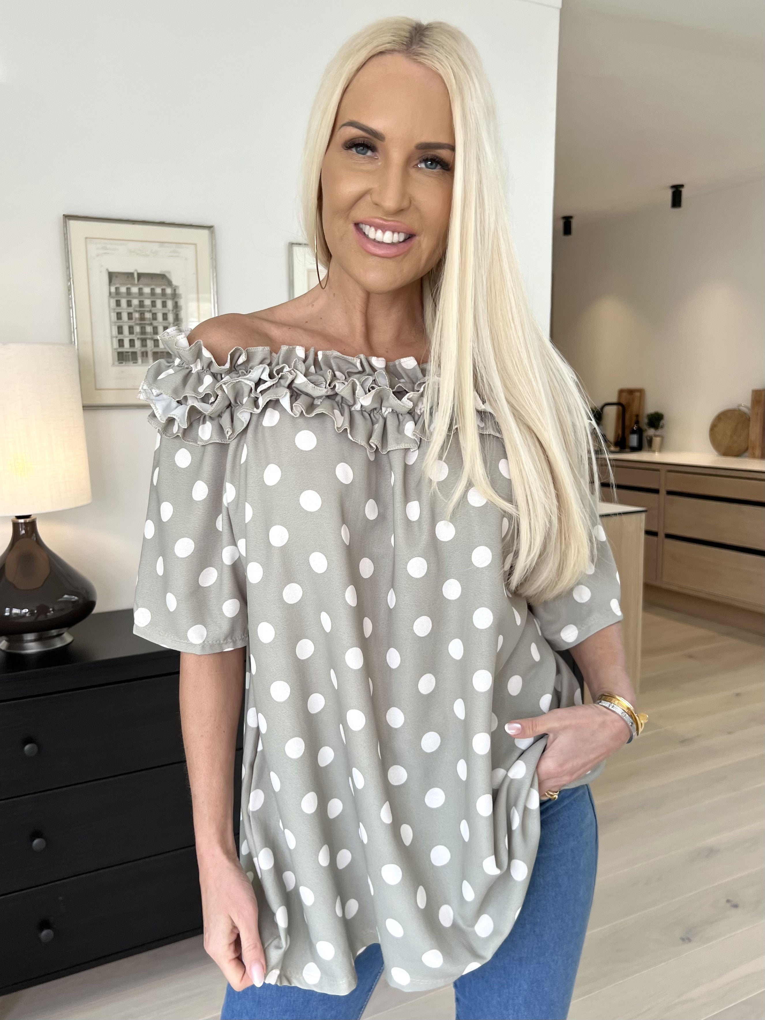 Chili Sleeveless Dot - Tunika med prickar och volanger