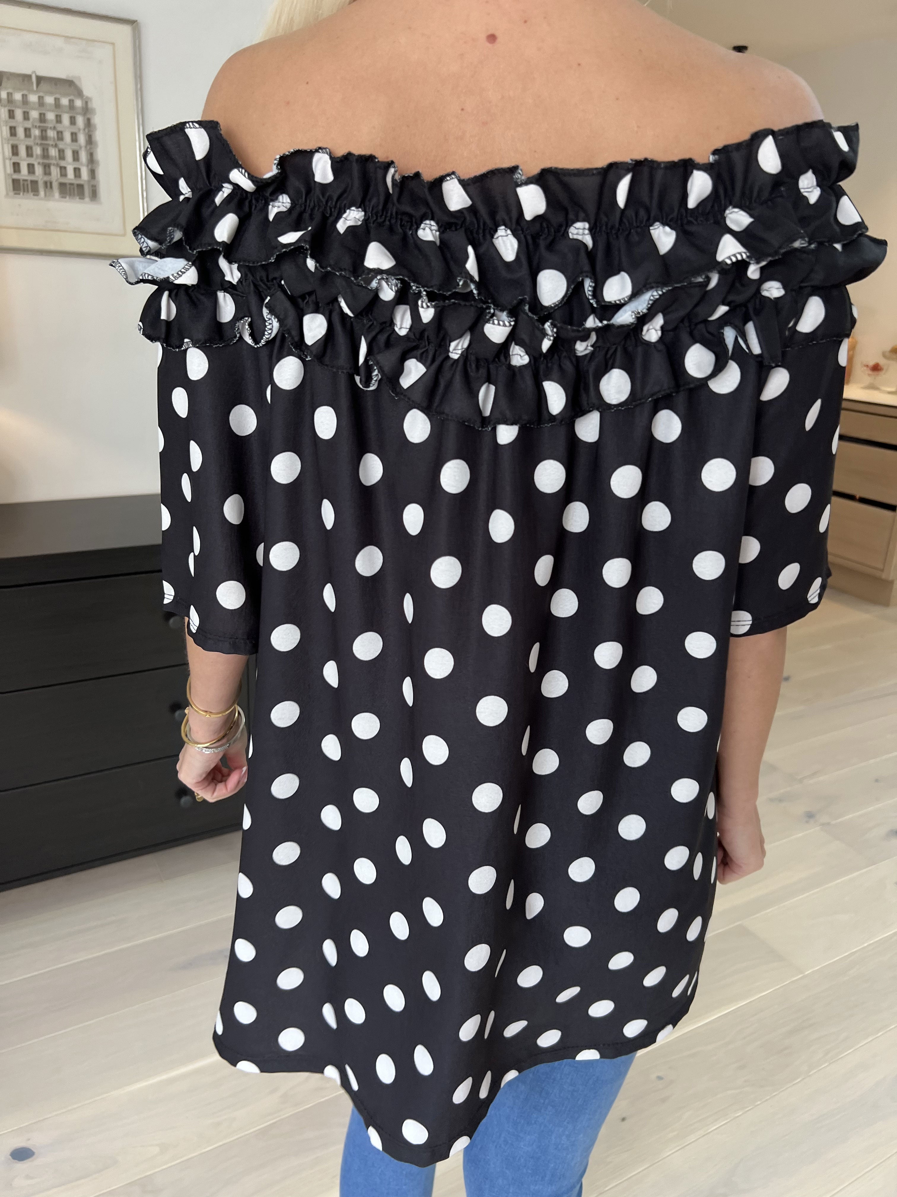 Chili Sleeveless Dot - Tunika med prickar och volanger