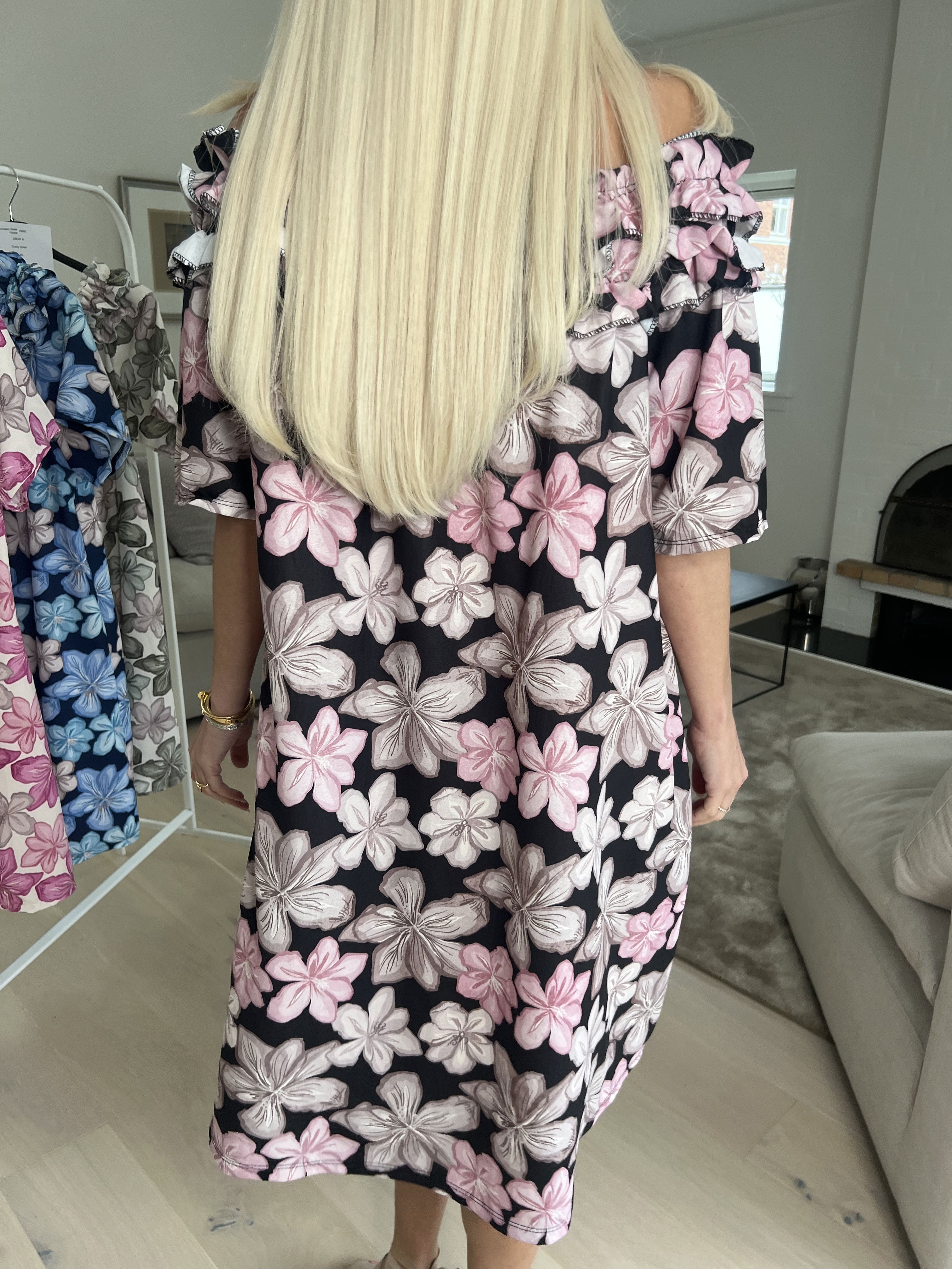 Chili Sleeveless Dress Flower - Blommig klänning med volanger