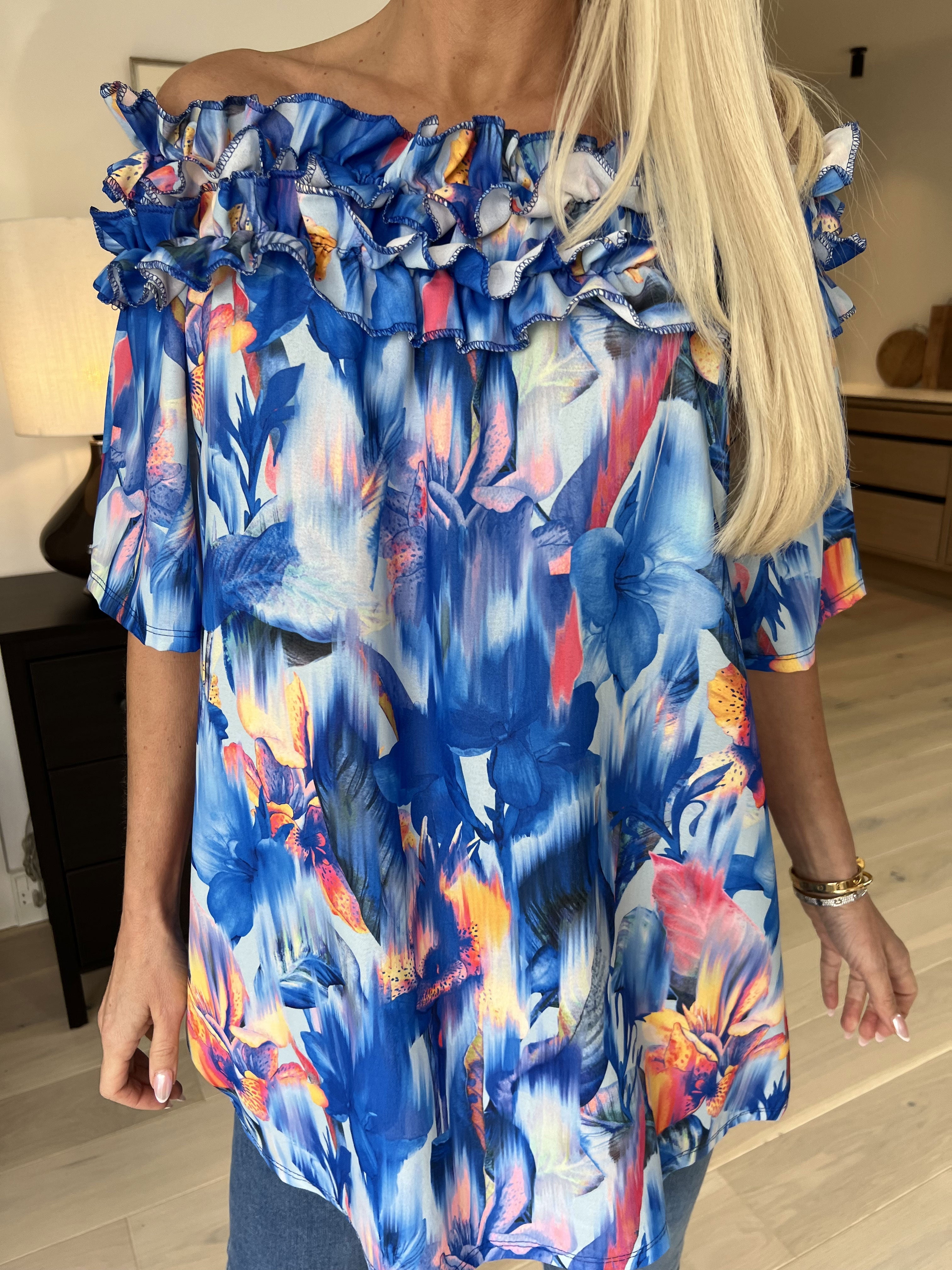 Chili Sleeveless Hawaii - Blommig tunika med volanger i halsringningen