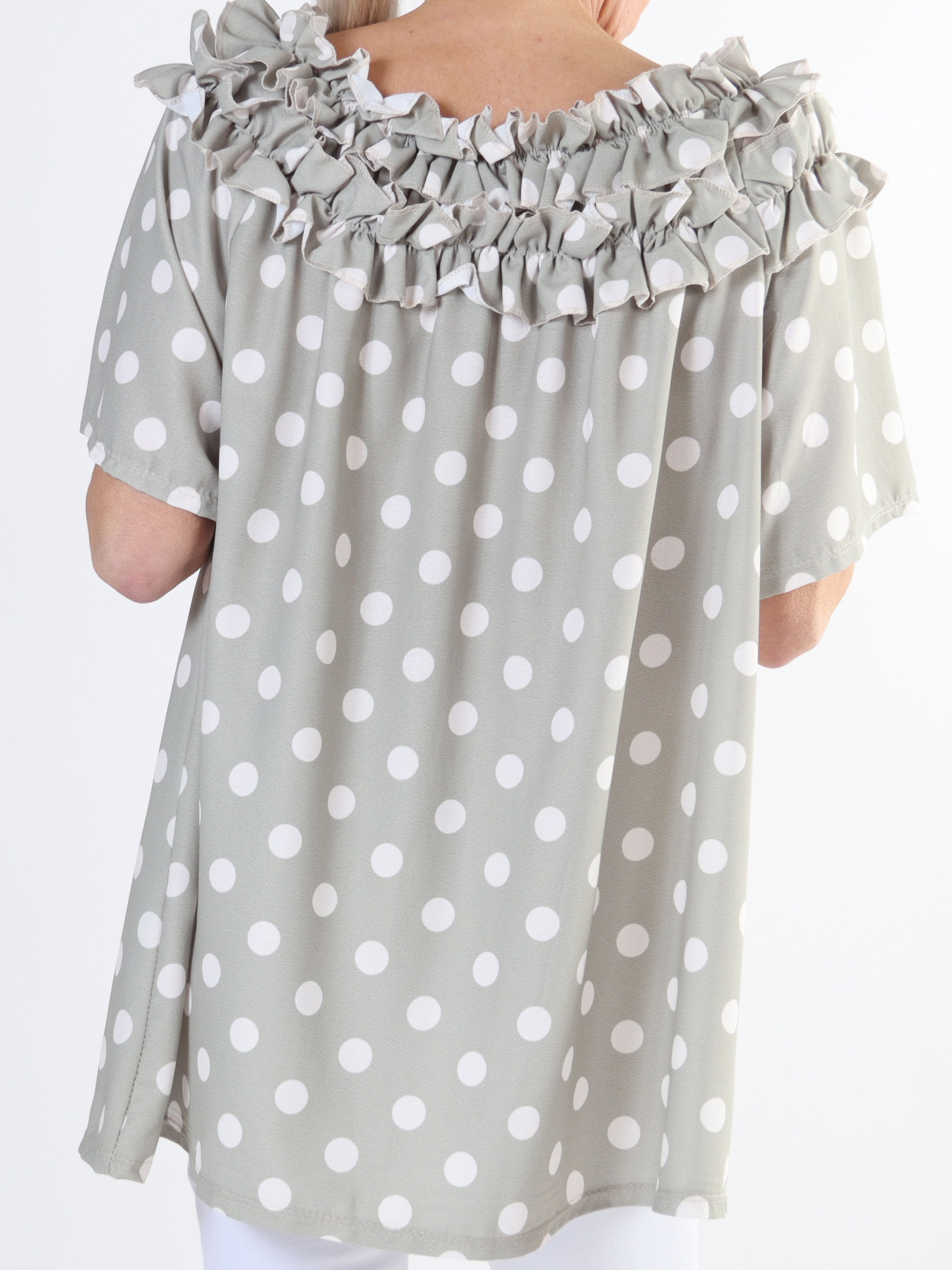 Chili Sleeveless Dot - Tunika med prickar och volanger i plus size