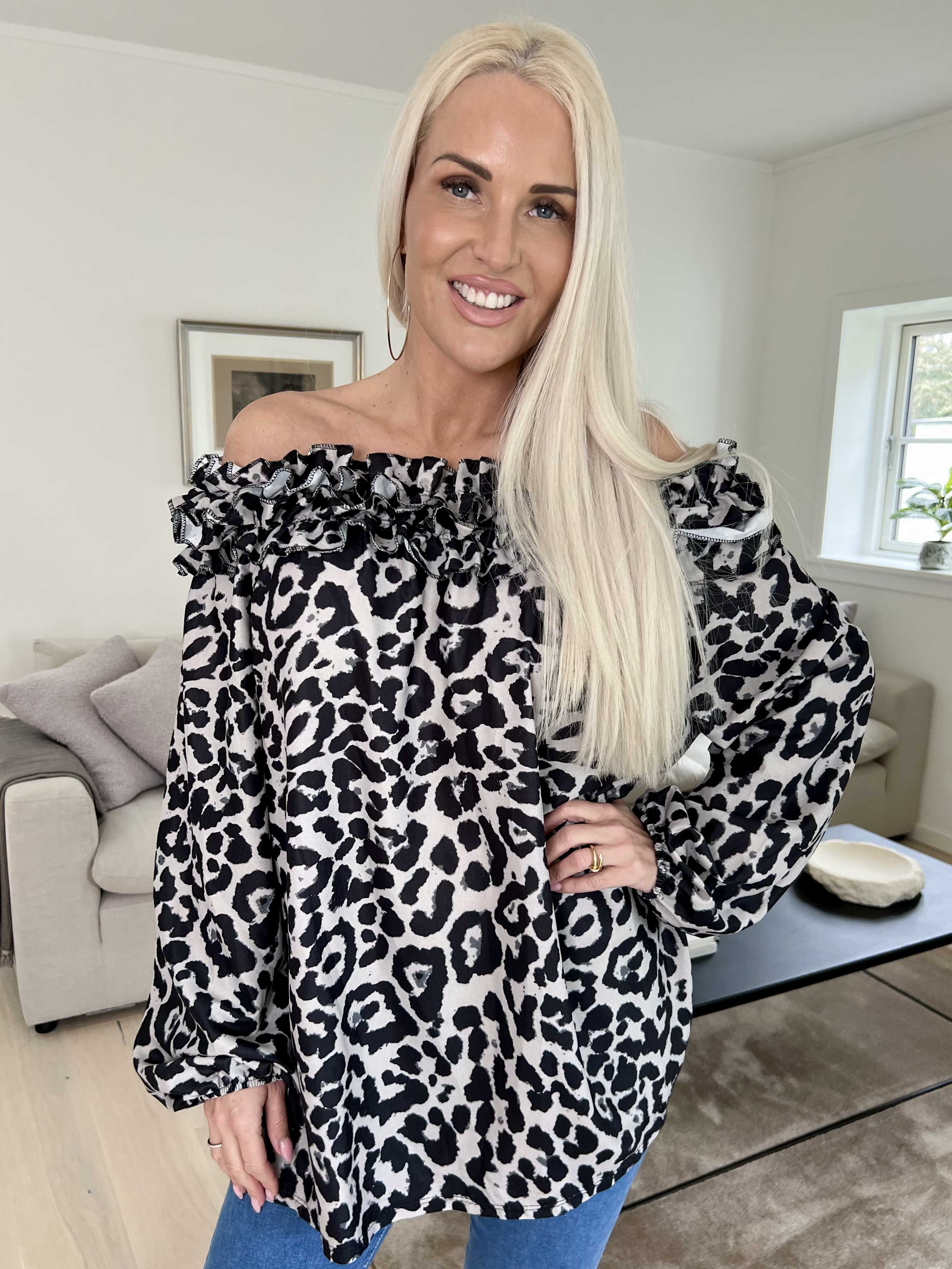 Chili Leo - Finaste tunika med leopardmönster och volangringning