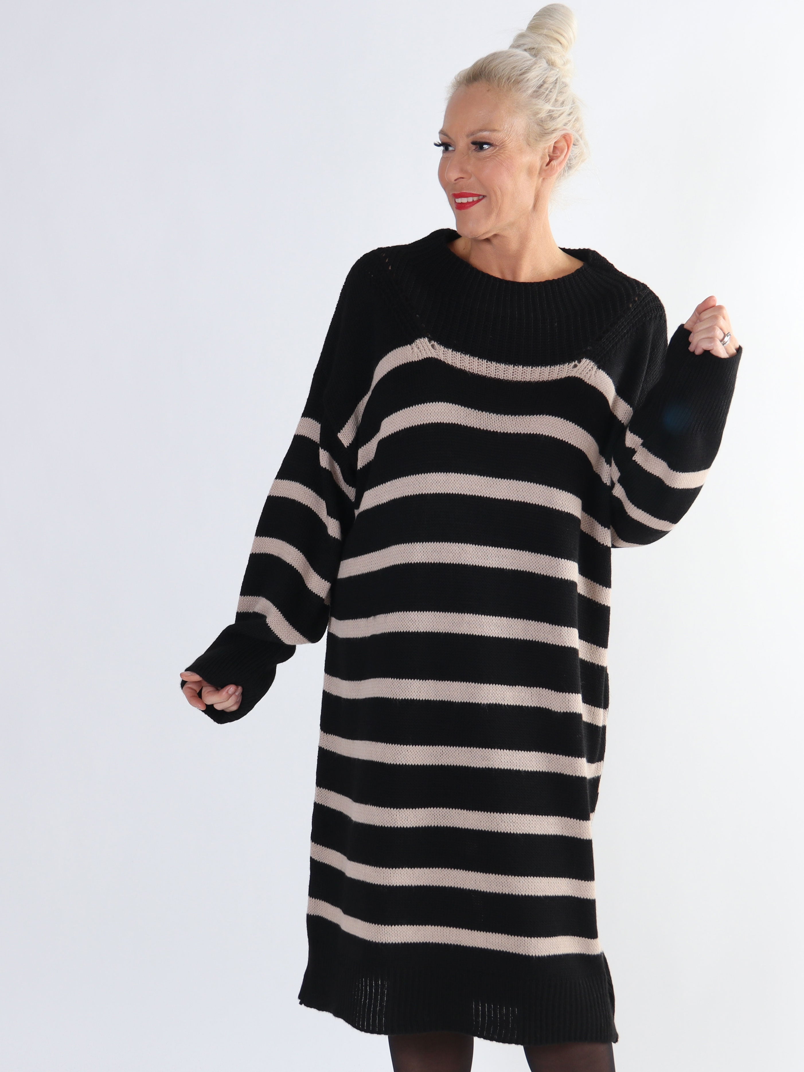 Ciara - Stickad klänning med ränder i stora storlekar