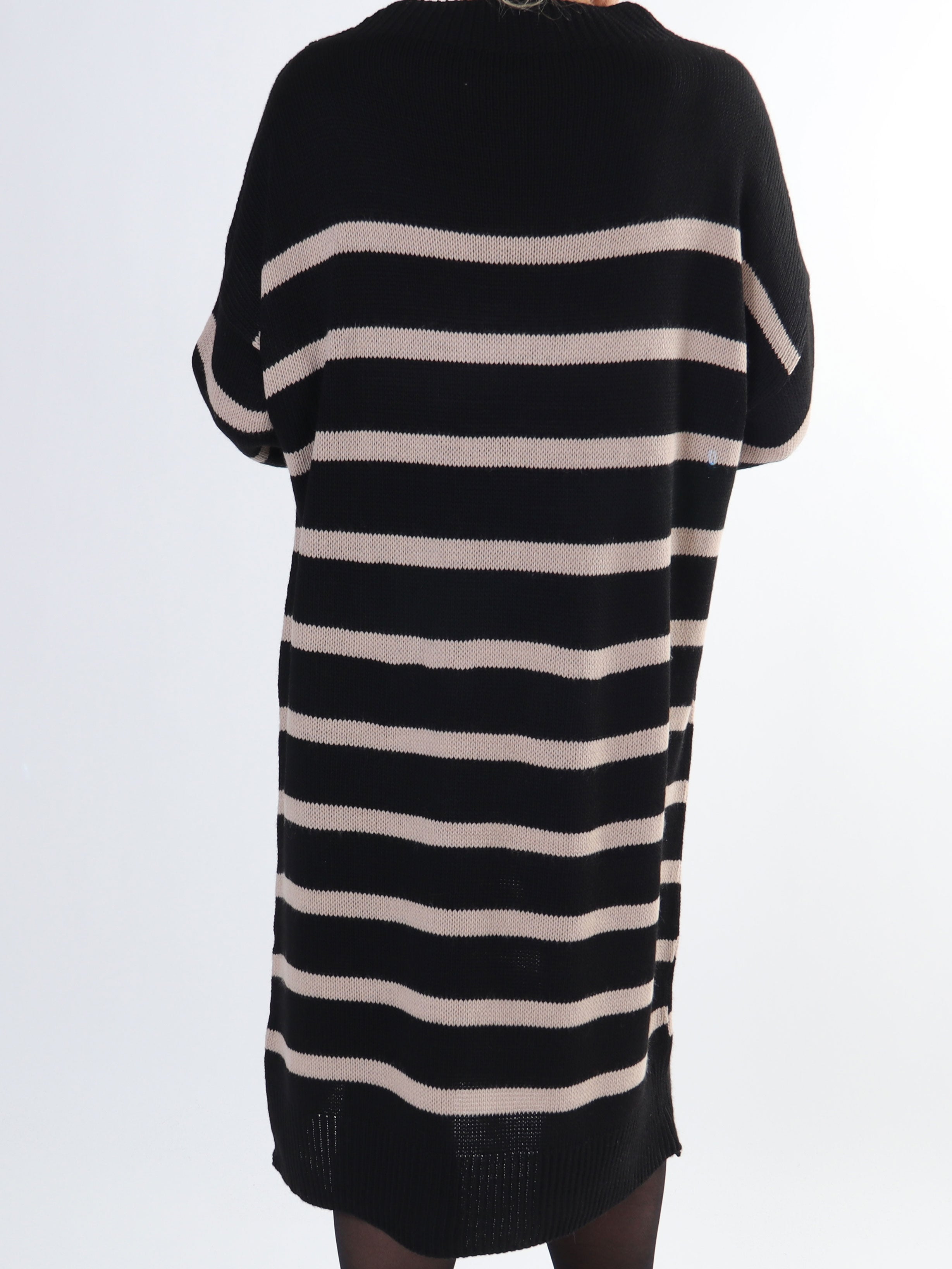 Ciara - Stickad klänning med ränder i stora storlekar