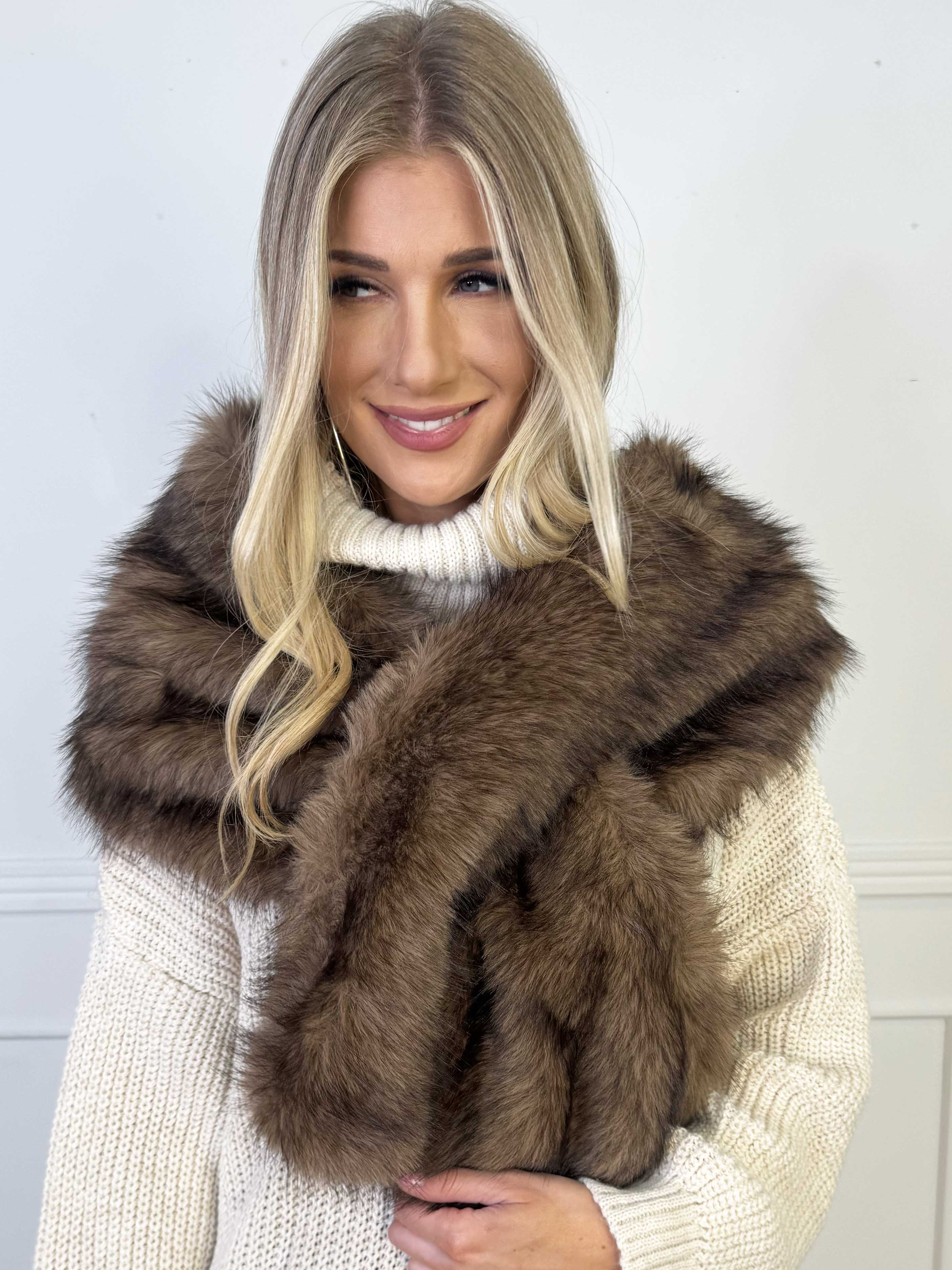 Cilke - Tørklæde i fake fur