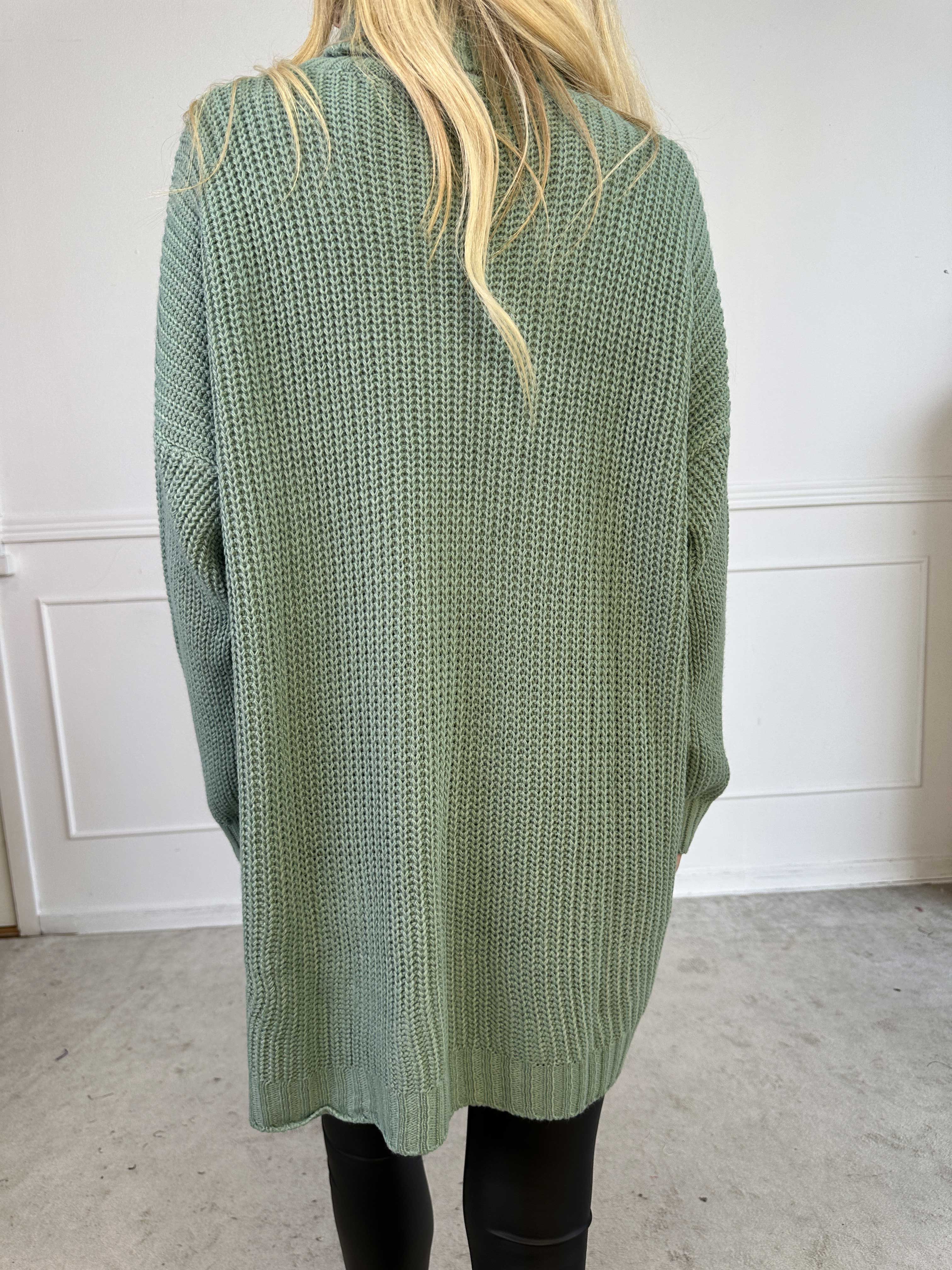 Cindy - Enfärgad mysig stickad tröja med polokrage