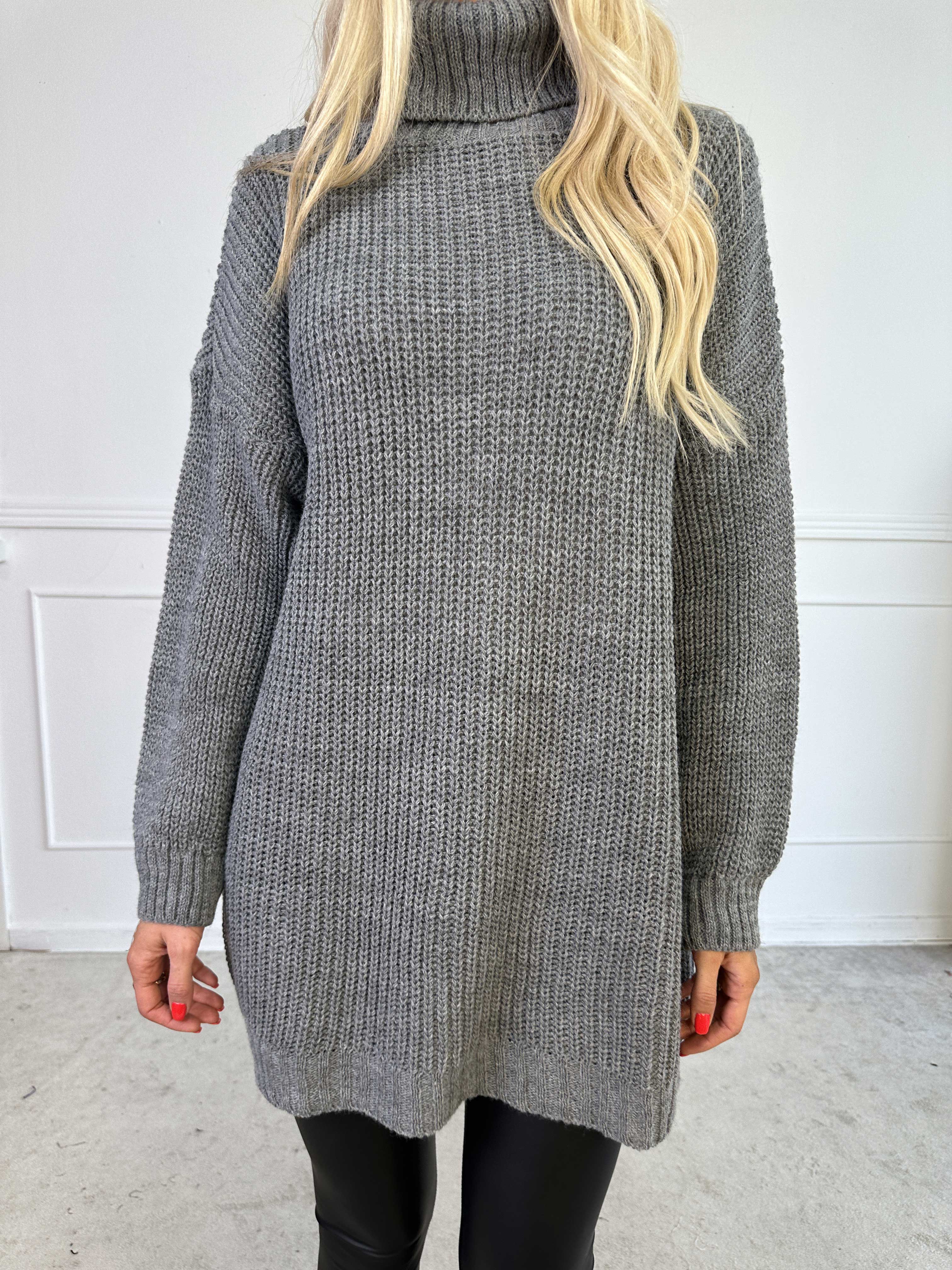 Cindy - Enfärgad mysig stickad tröja med polokrage