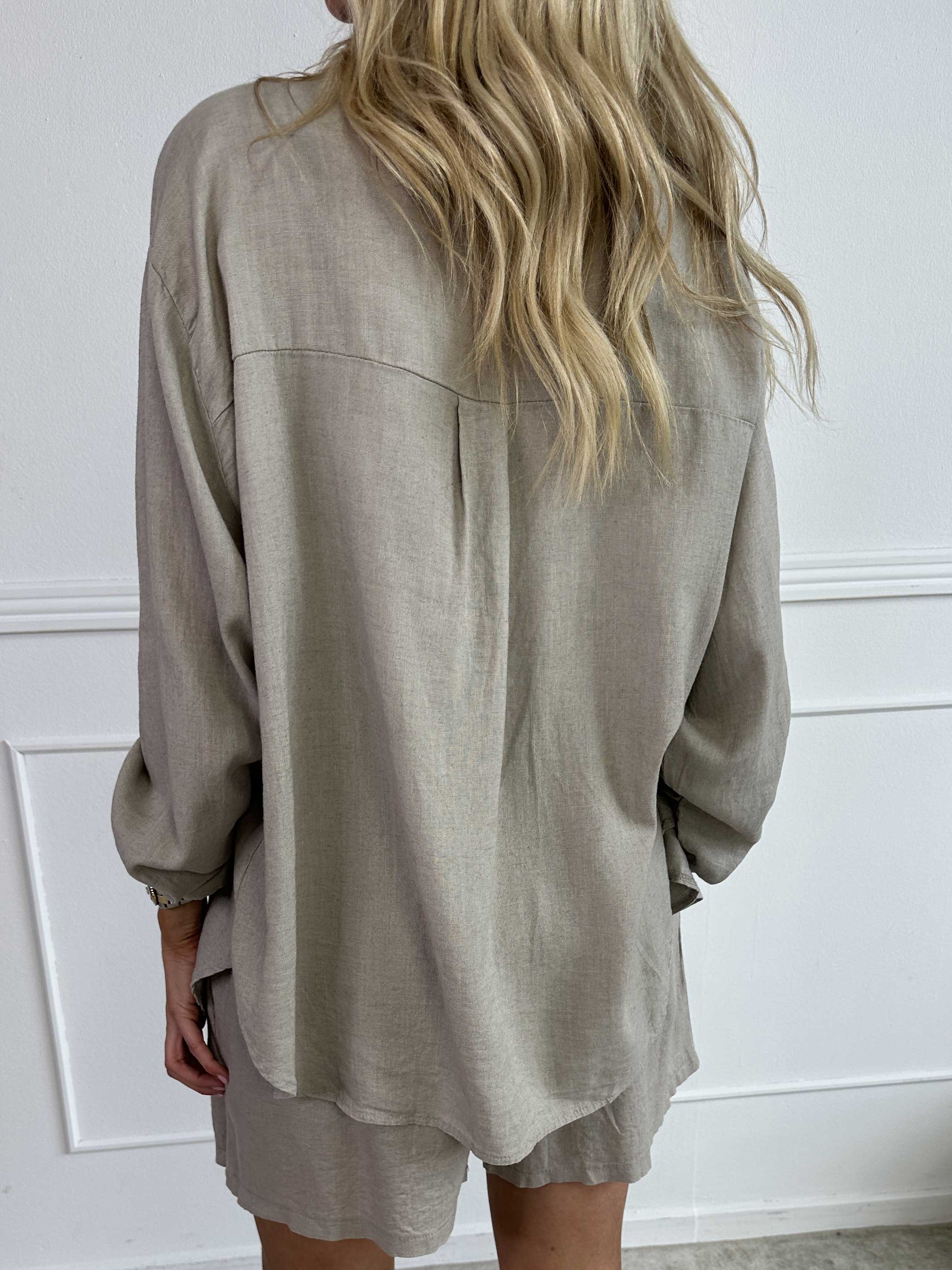 Clara Shirt - Enfärgad skjorta i viskos och linne