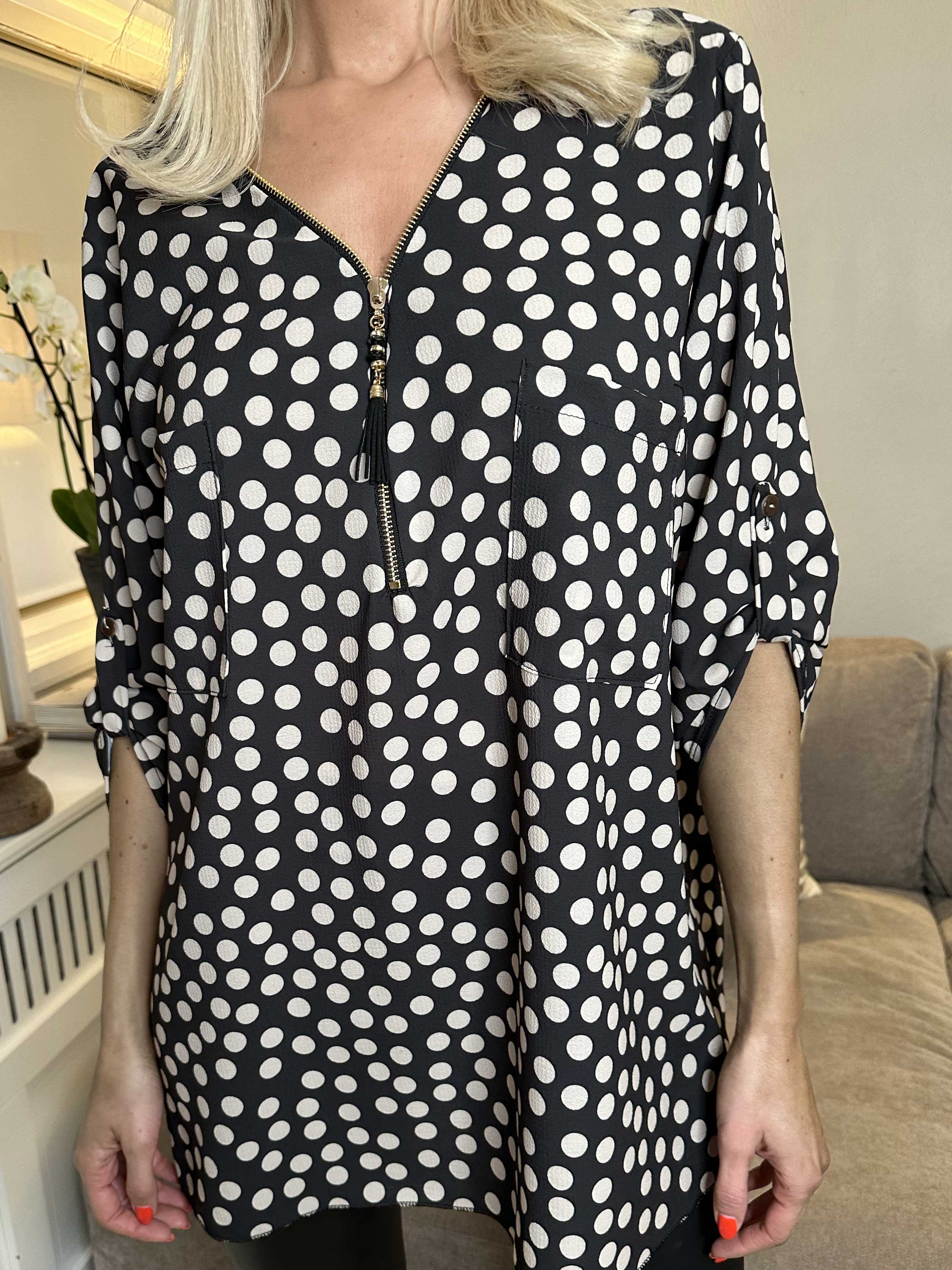 Claudia Dot - Tunika med prickar och dragkedja