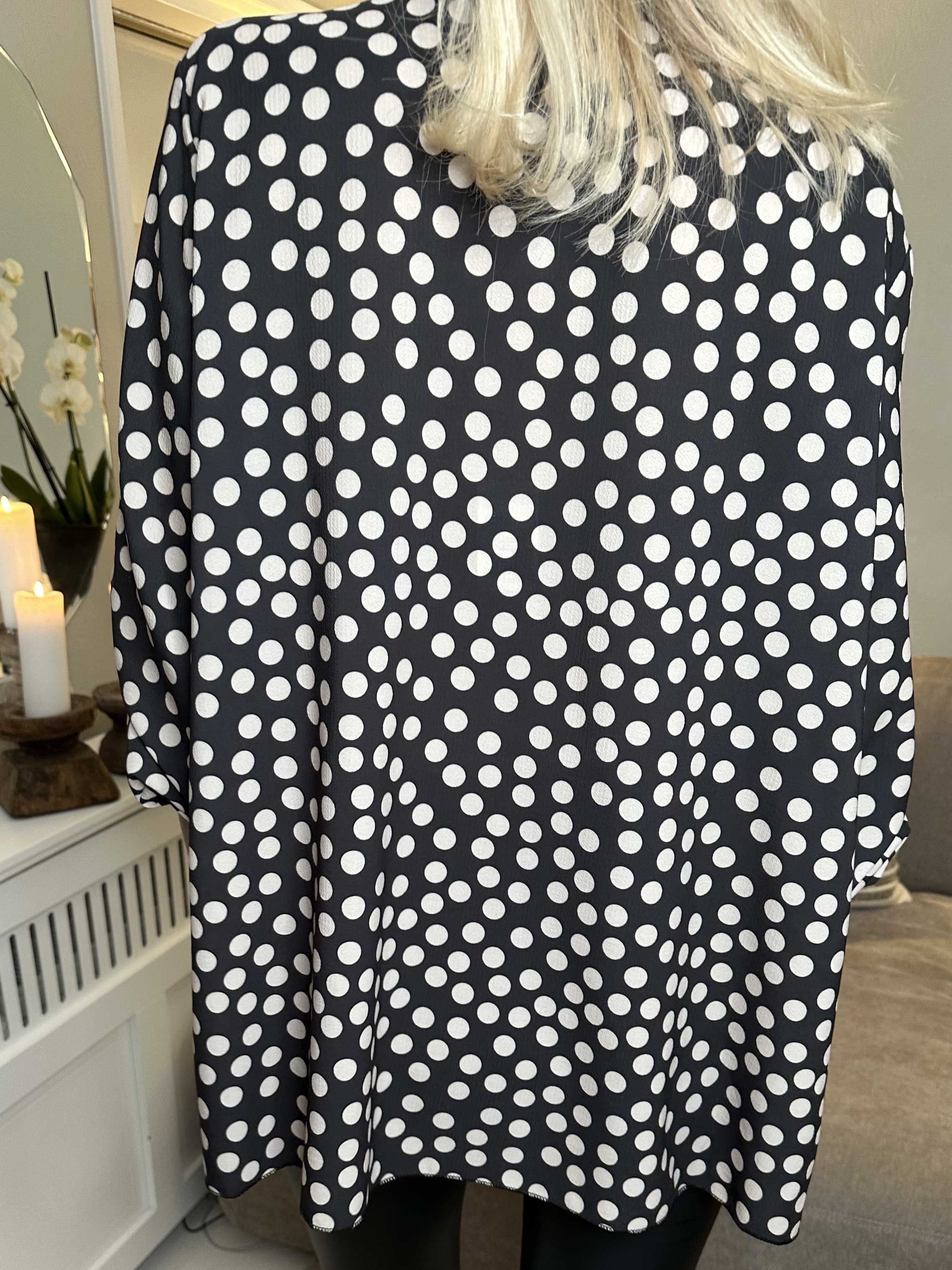 Claudia Dot - Tunika med prickar och dragkedja