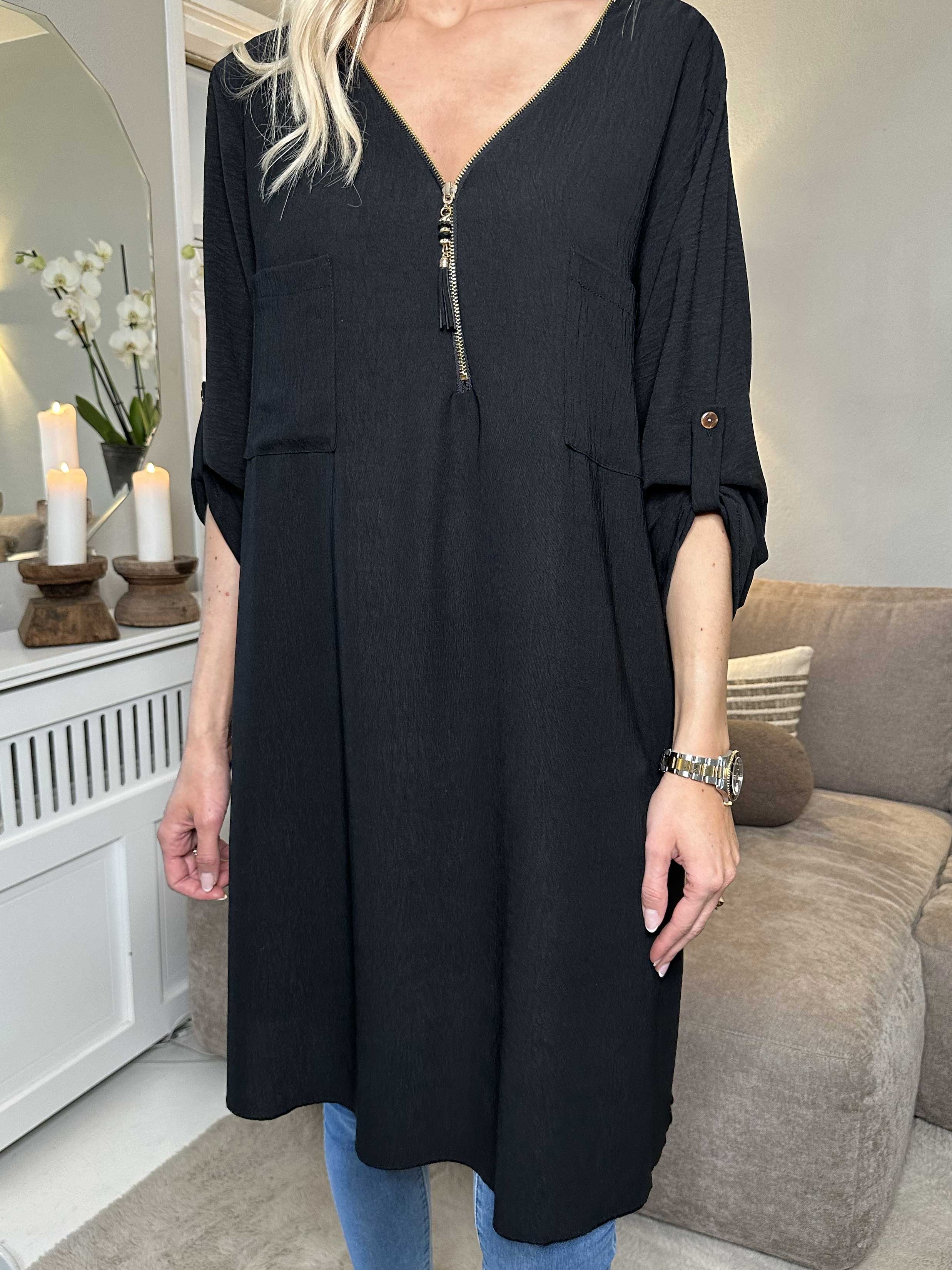 Claudia Dress - Tunikaklänning med dragkedja och fickor