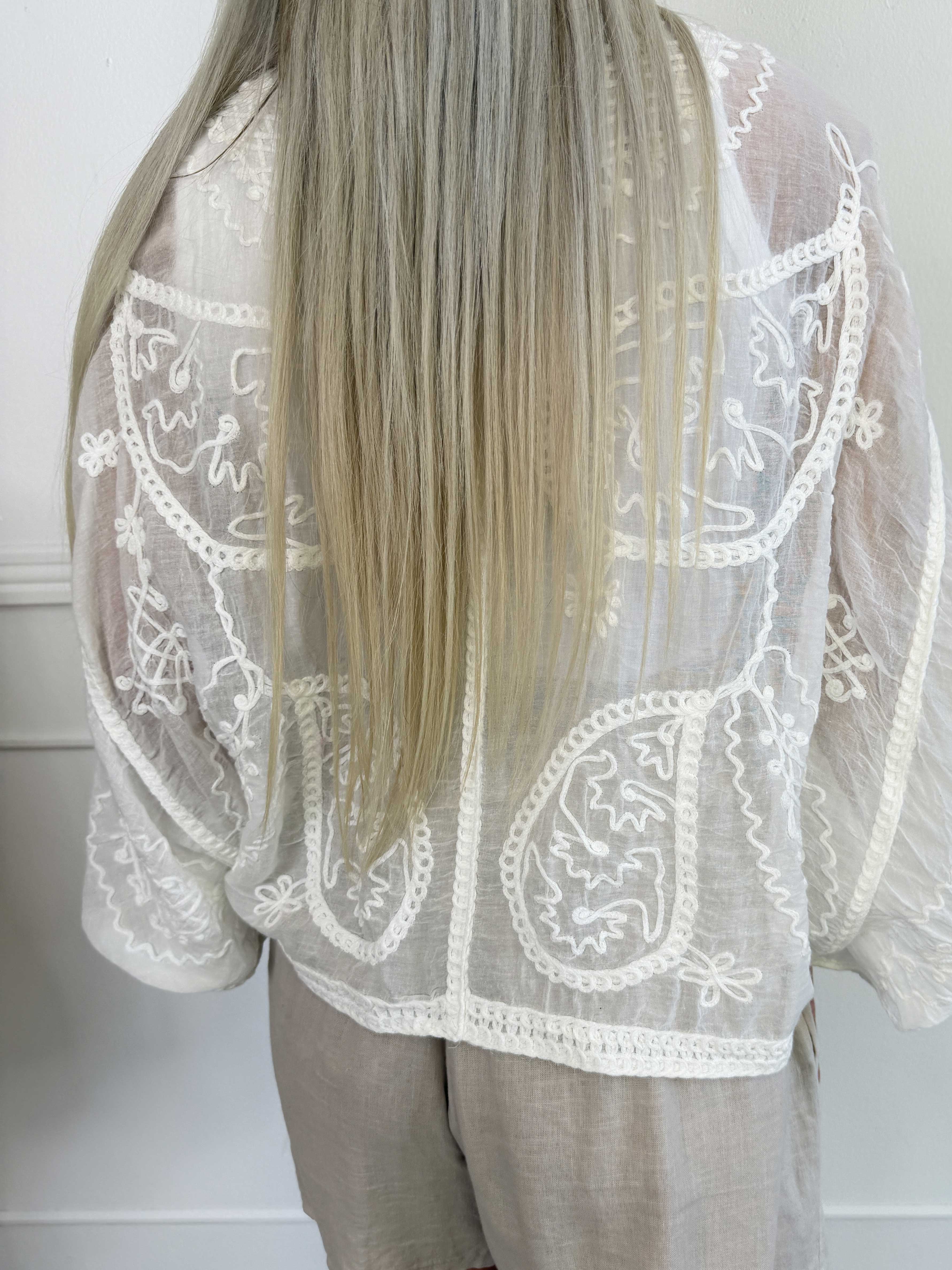 Cookie - Plus size cardigan i let bomuld med fine broderede detaljer