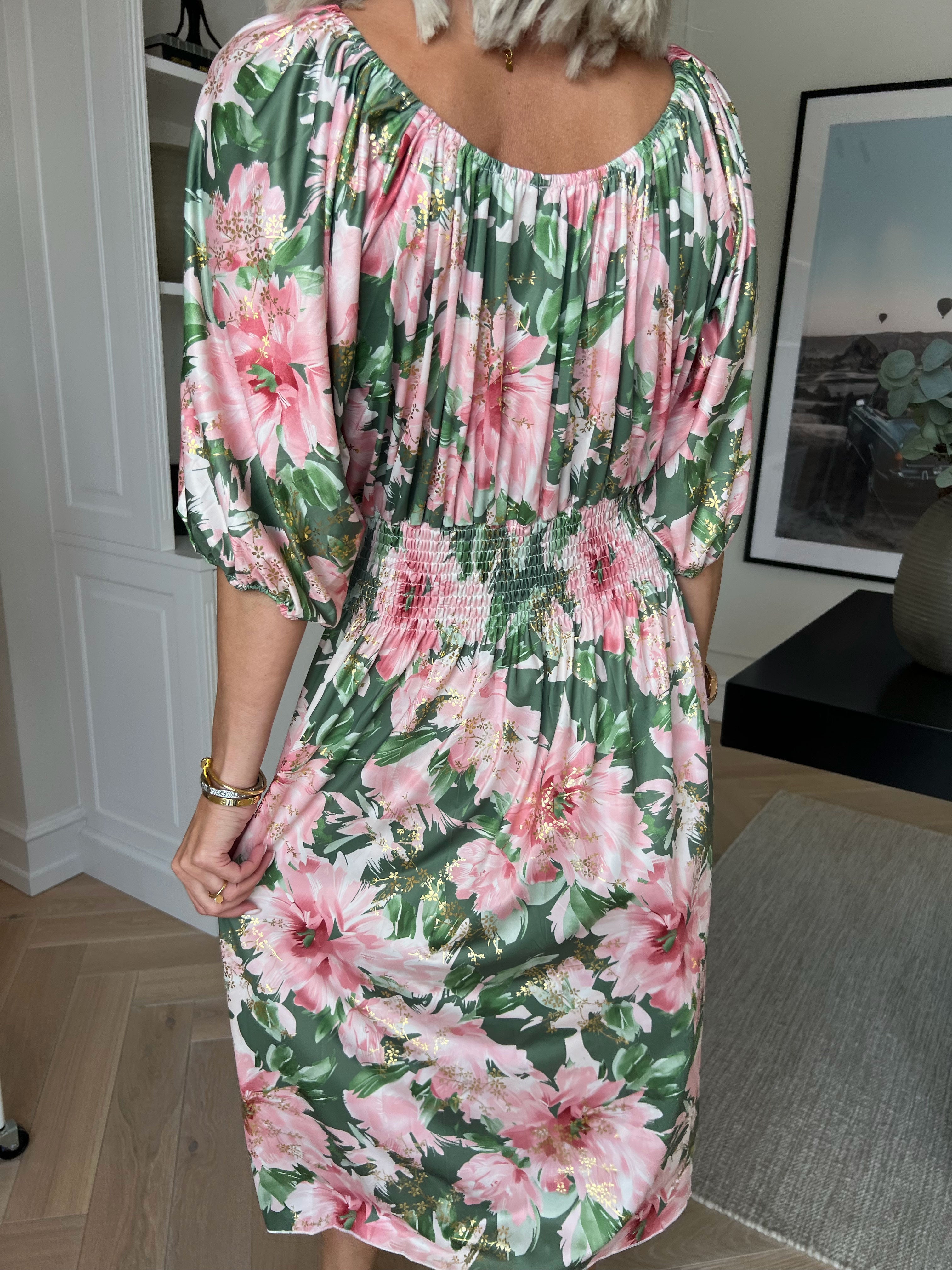 Cora Flower Midi - Elastisk blomstret kjole med guld print