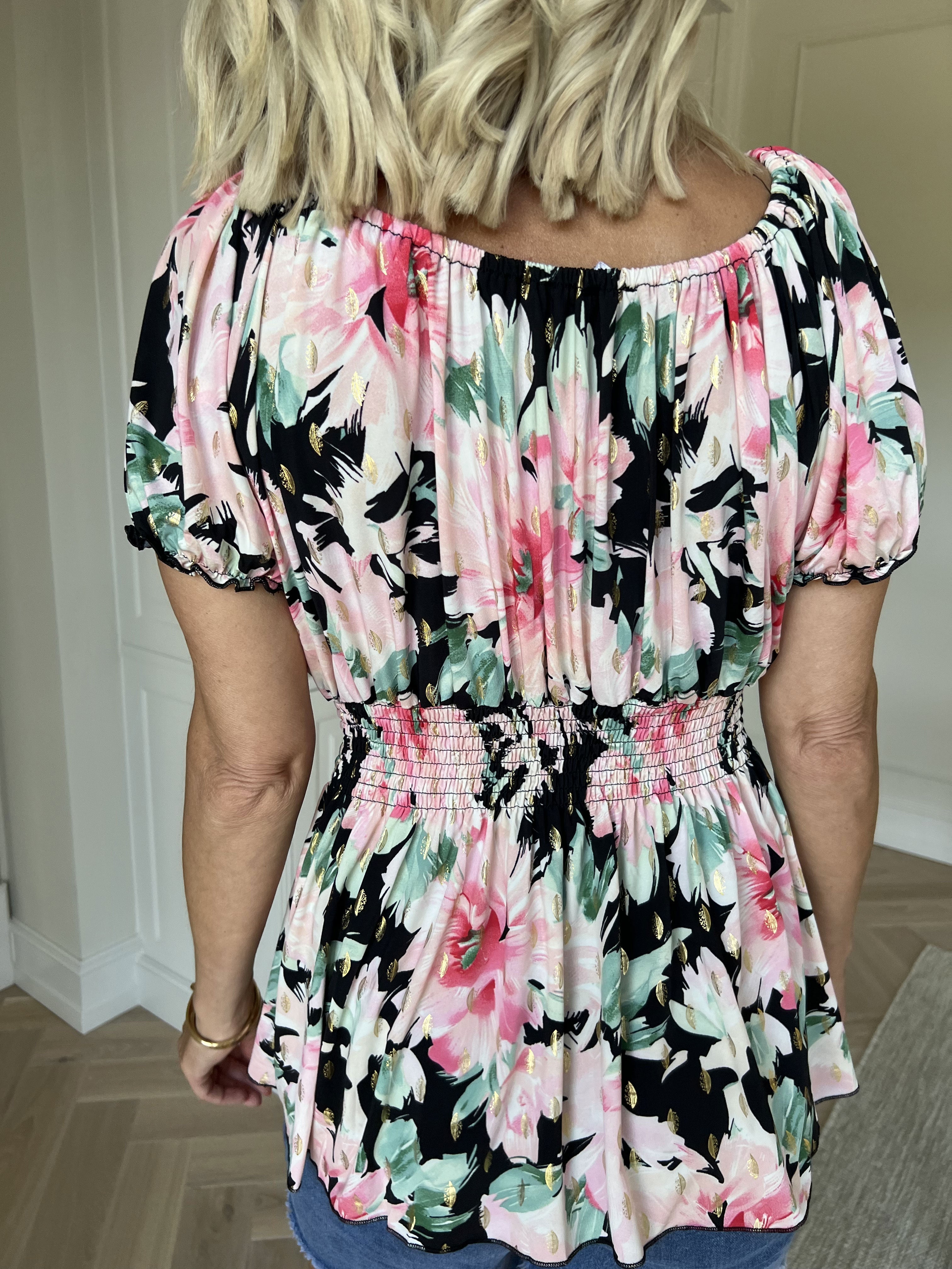 Cora Flower Shirt - Sød elastisk bluse med smock under brystet