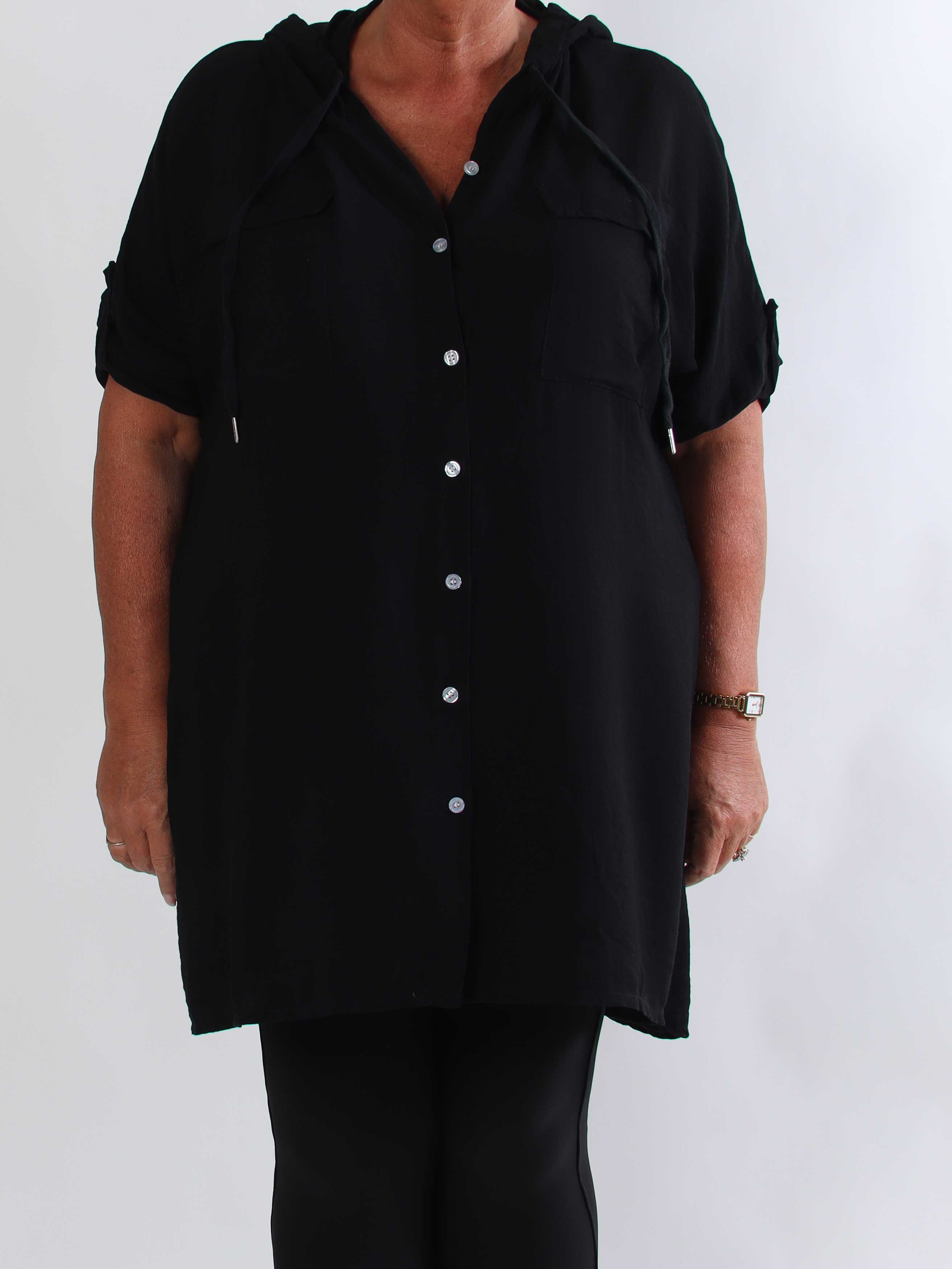 Cordelia - Plus size skjortekjole i viskose med hætte og brystlommer