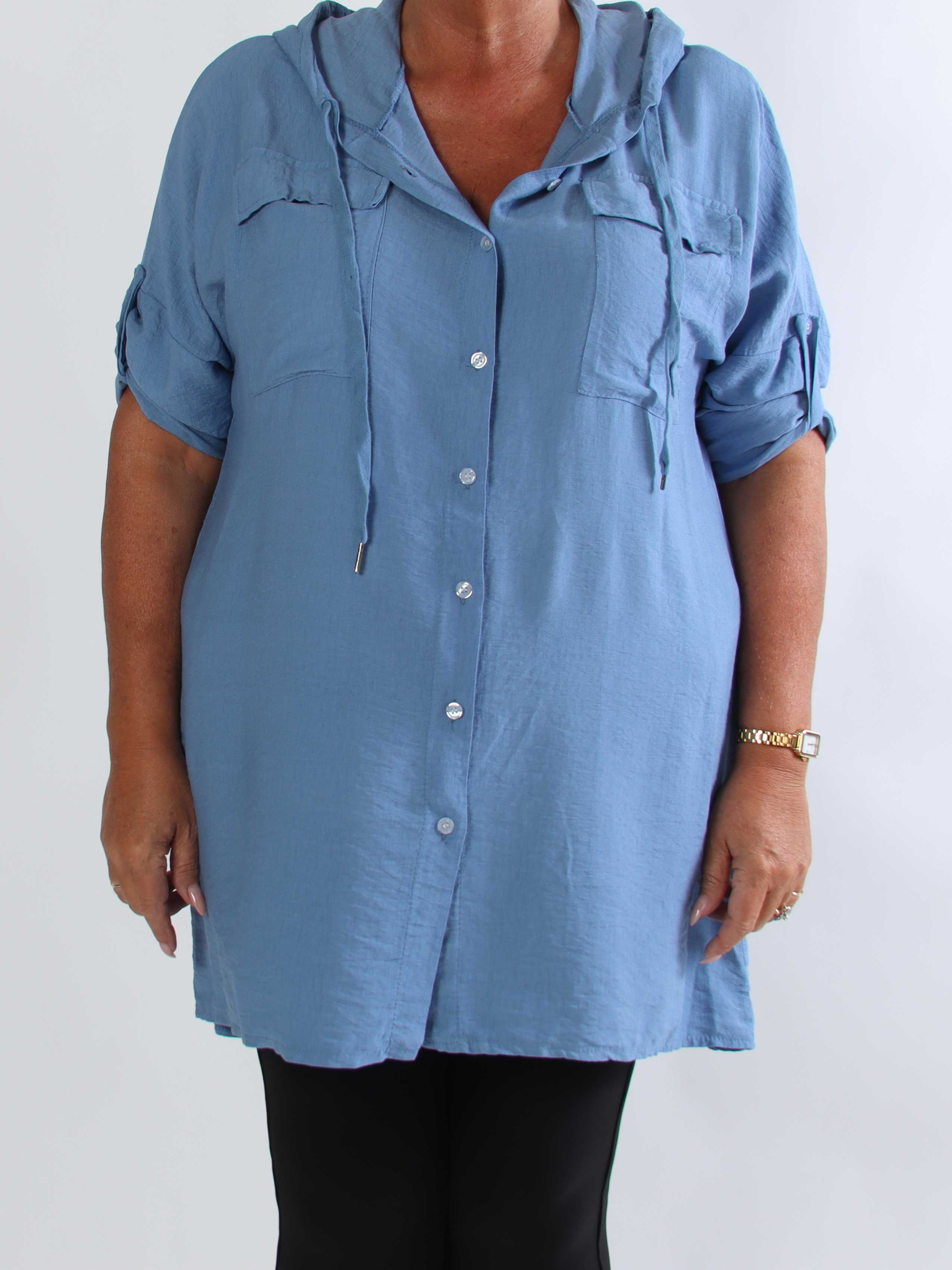 Cordelia - Plus size skjortekjole i viskose med hætte og brystlommer