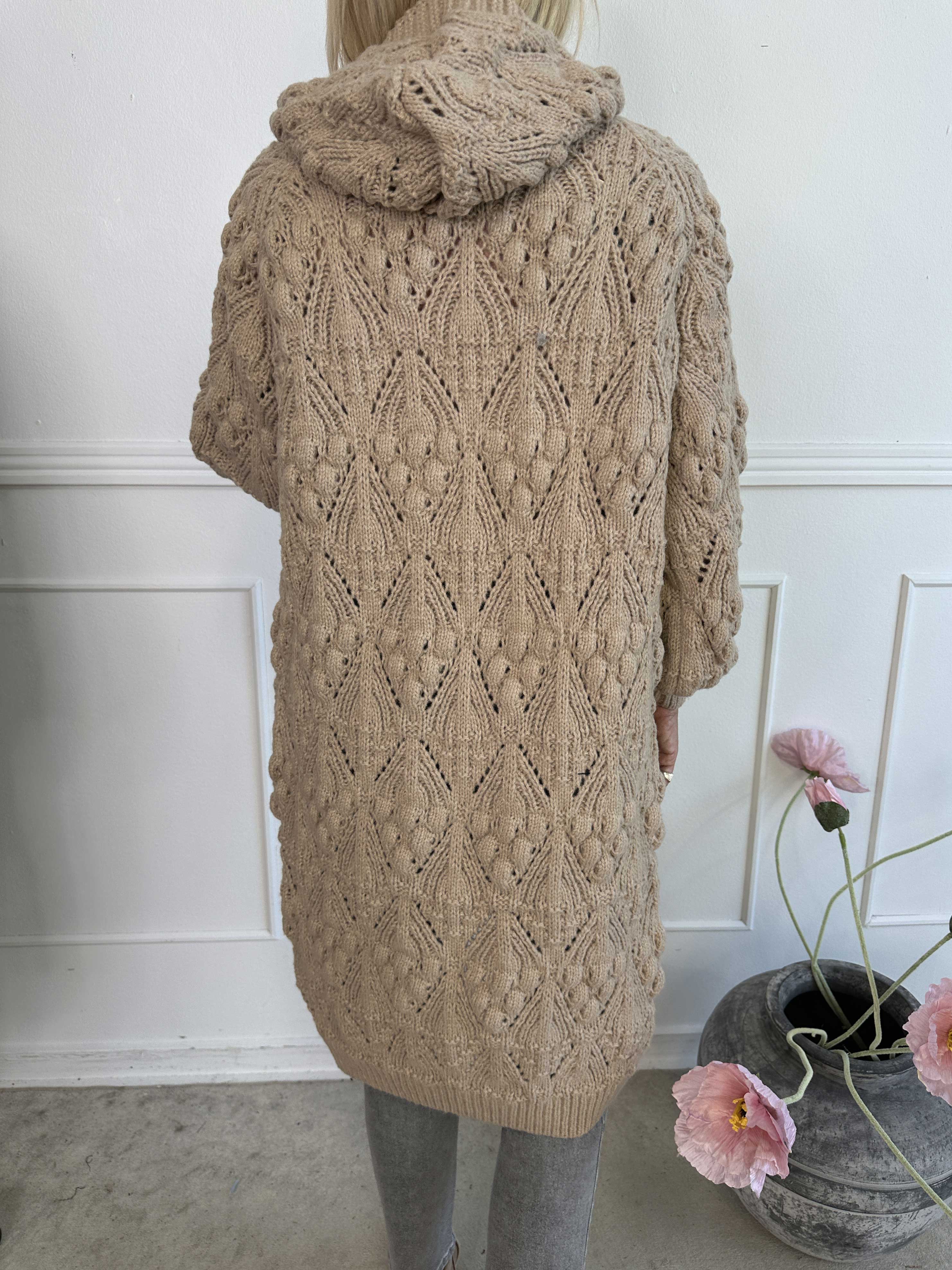 Cronia - Tjock stickad kofta med luva