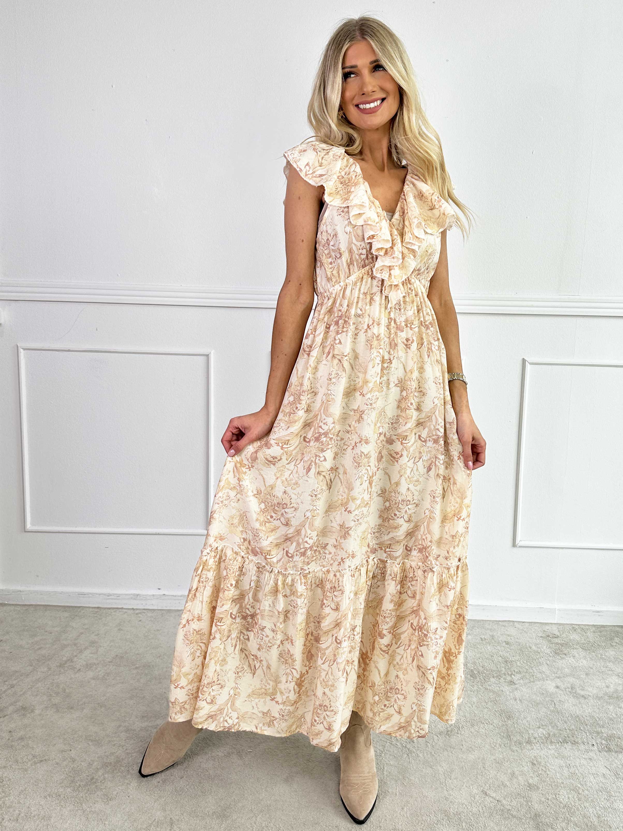 Daenerys - Söt sommarklänning i viskos med volanger och blommor